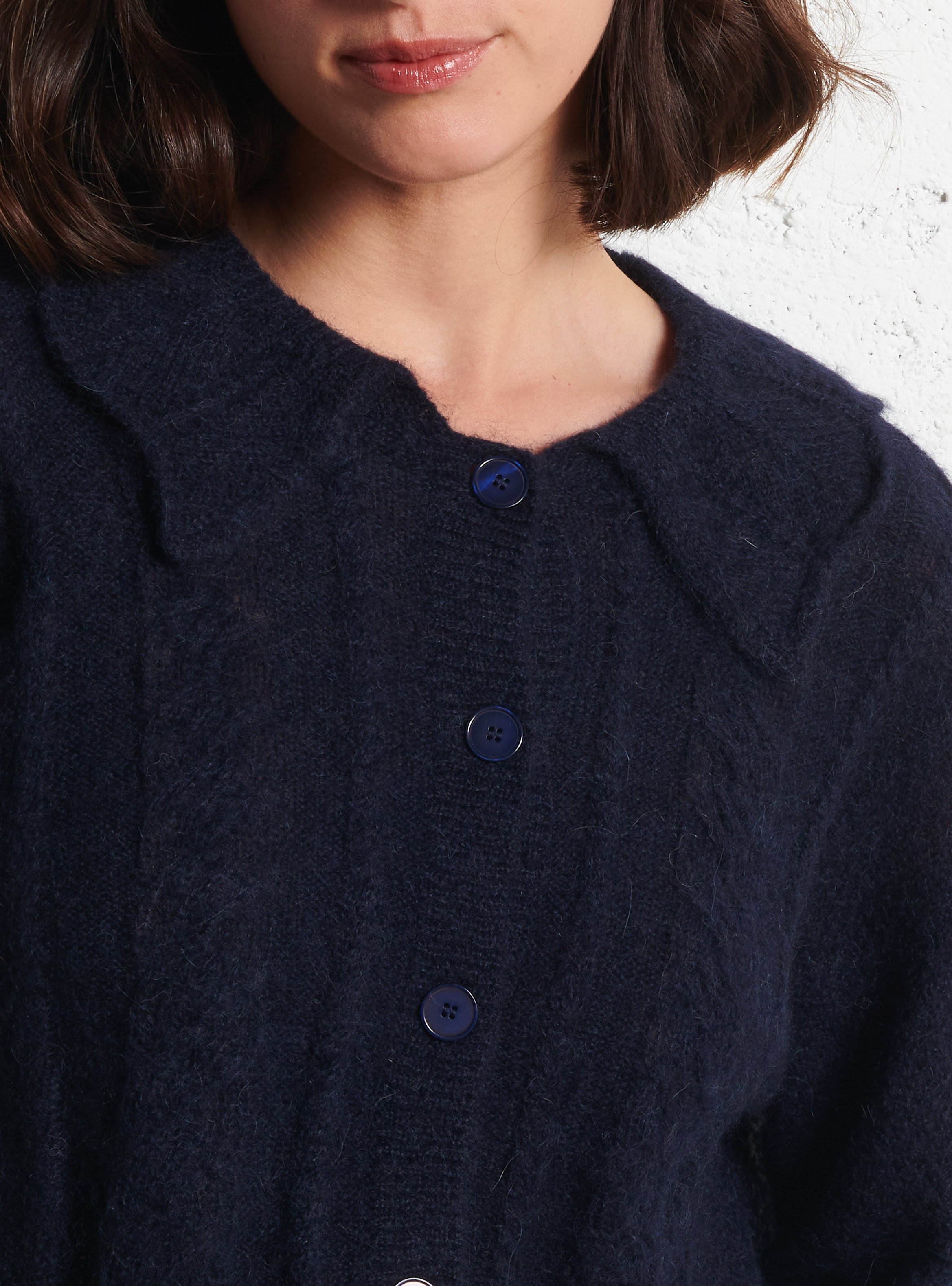 Gilet droit tressé en laine mélangée DES PETITS HAUTS Bleu