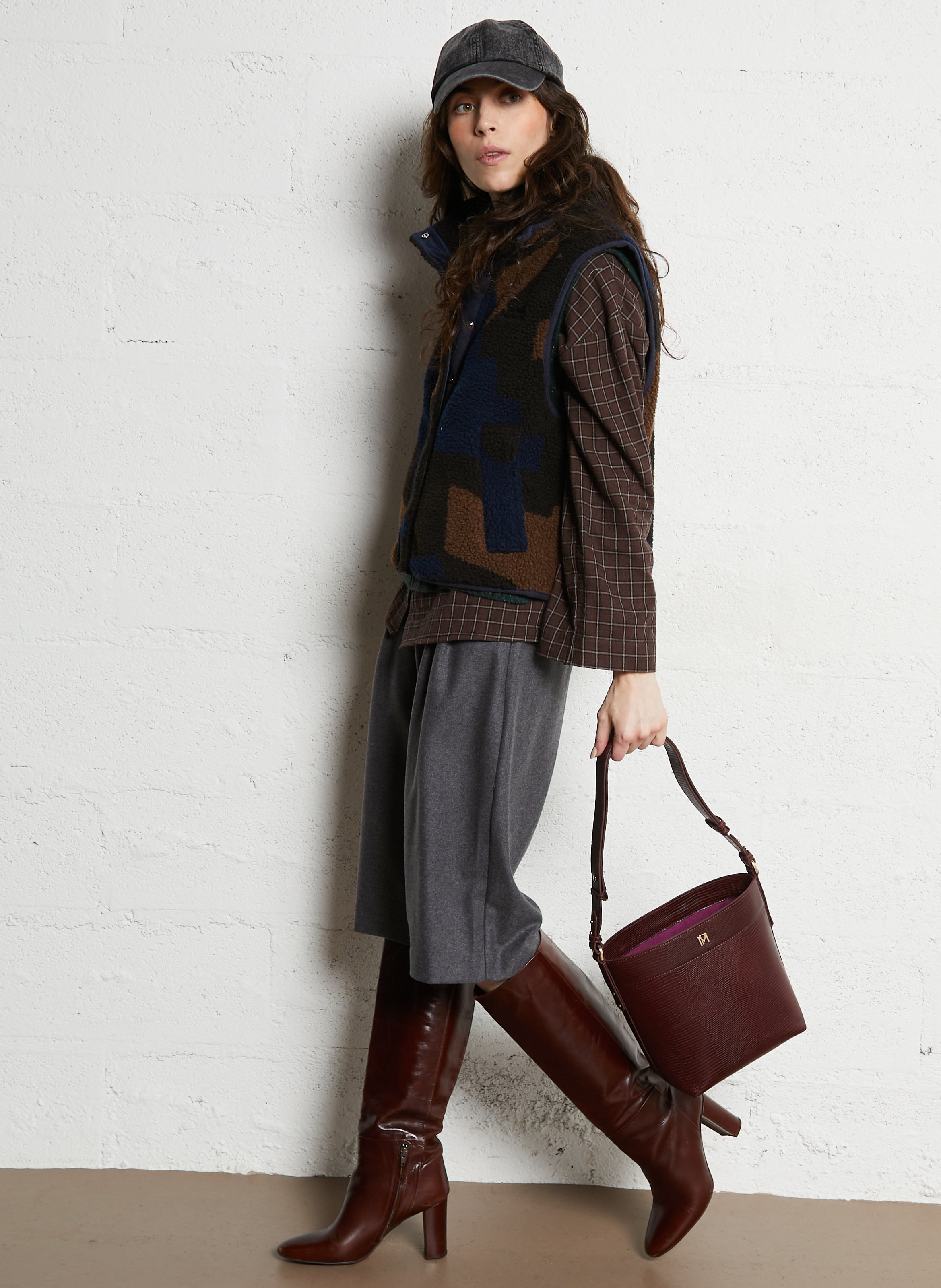 Plain leather bucket bag PETITE MENDIGOTE Purple