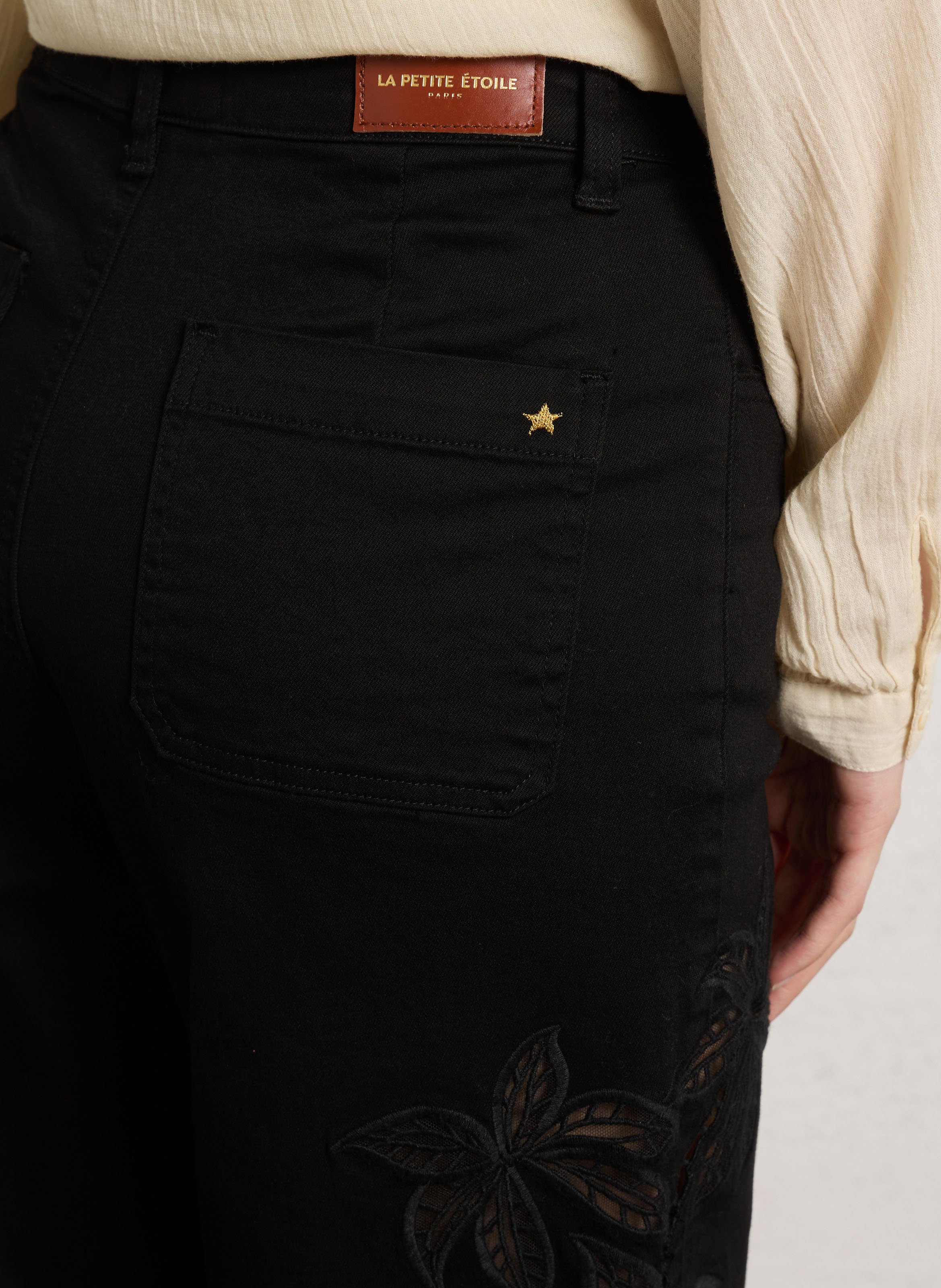 Jean taille haute droit à broderies LA PETITE ETOILE Noir