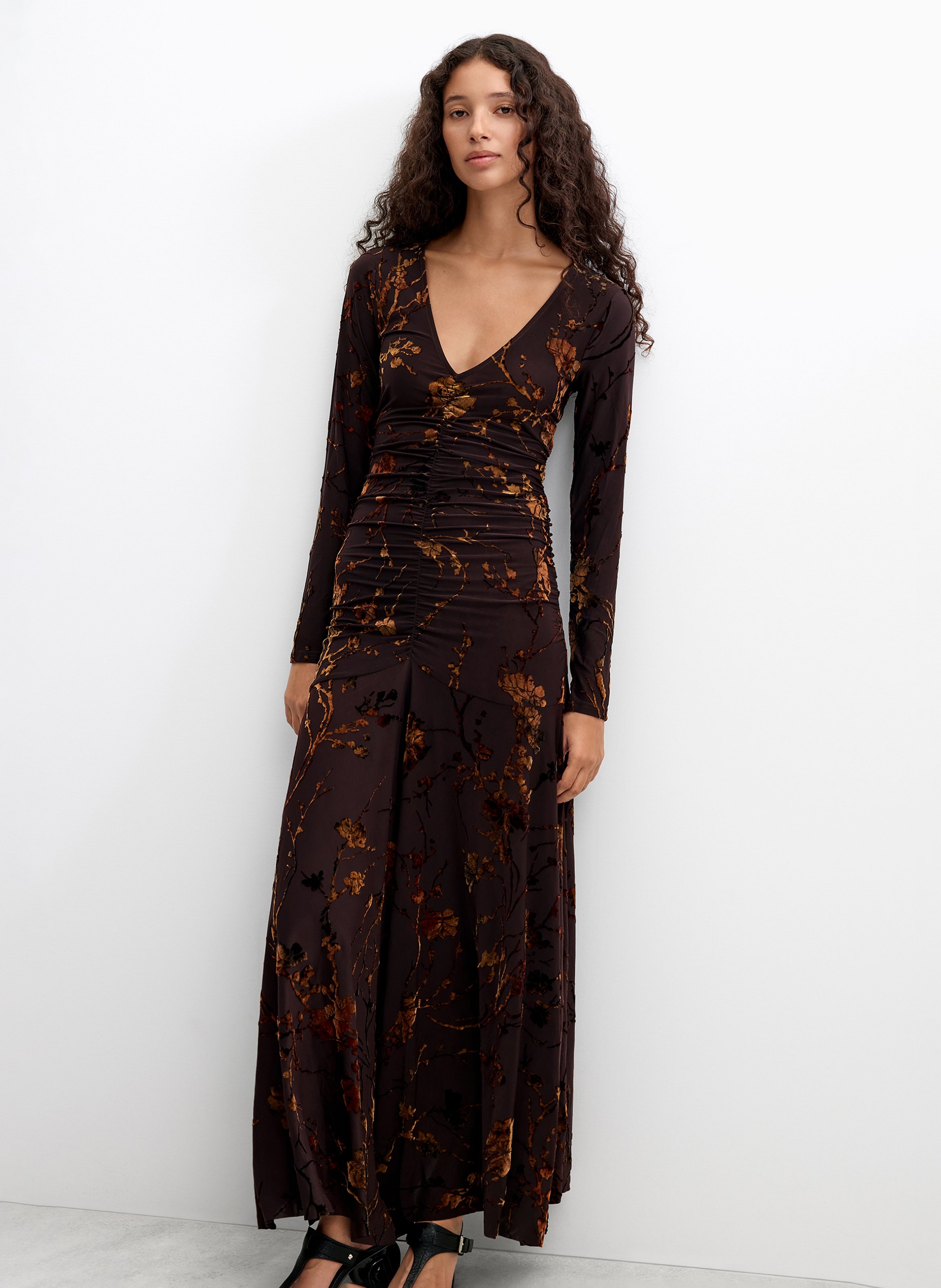 Robe longue col V en jacquard velours DESIGUAL Marron
