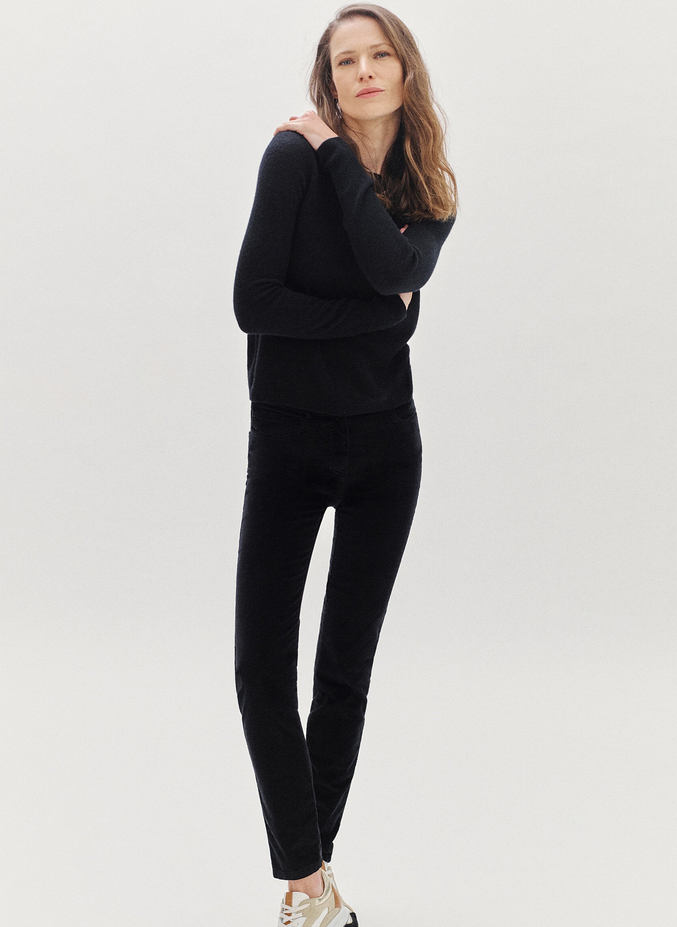 Smooth velvet slim-fit pants CAROLL Black