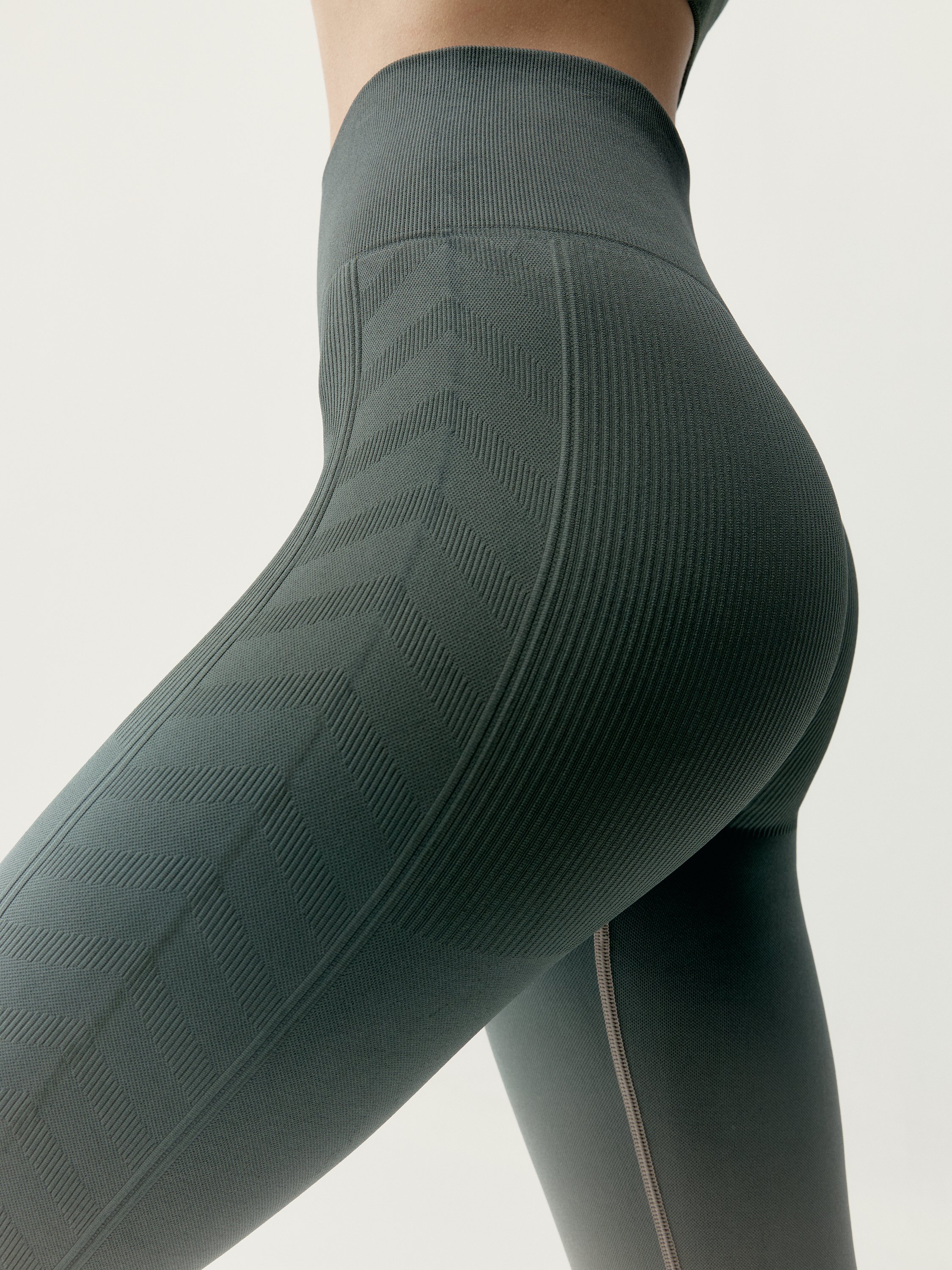 Legging de sport 7/8 seamless dione BORN Vert