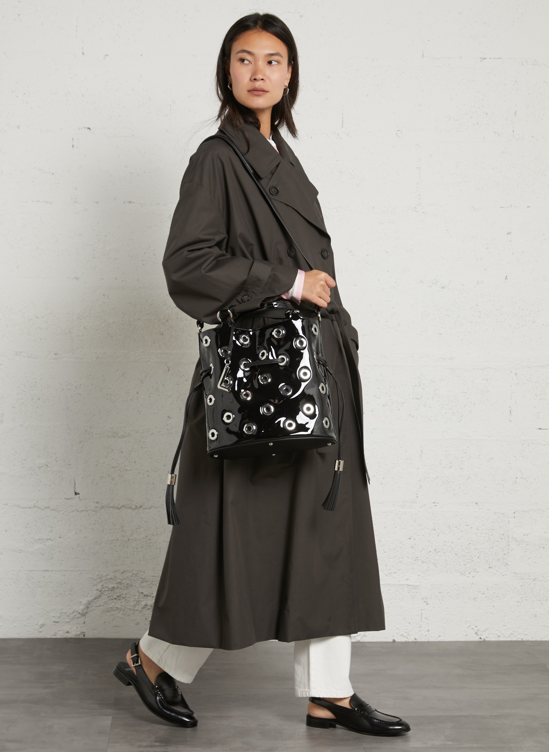 Eimerbeutel mit Ösen aus lackiertem Leder LANCEL Schwarz