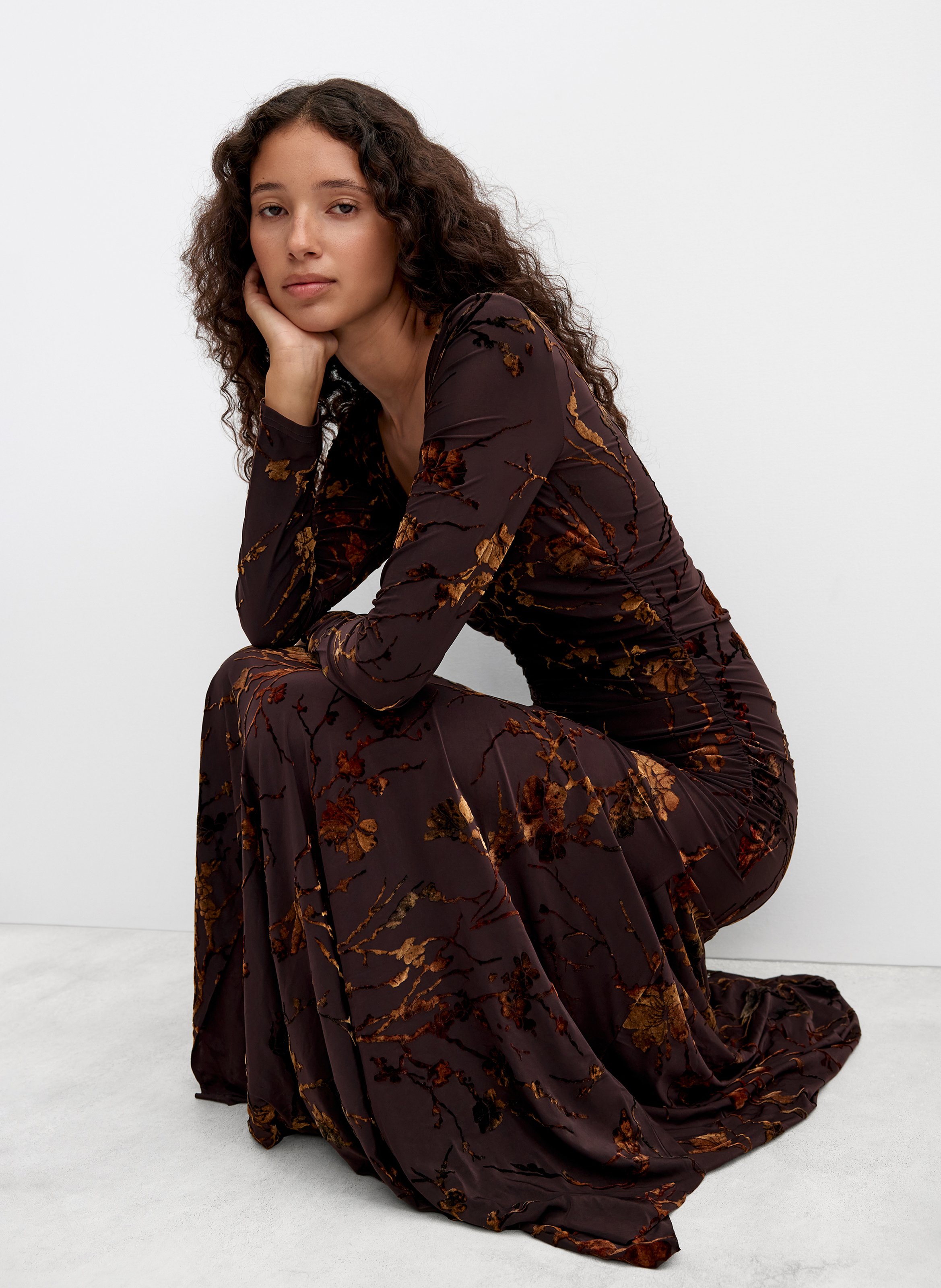 Robe longue col V en jacquard velours DESIGUAL Marron
