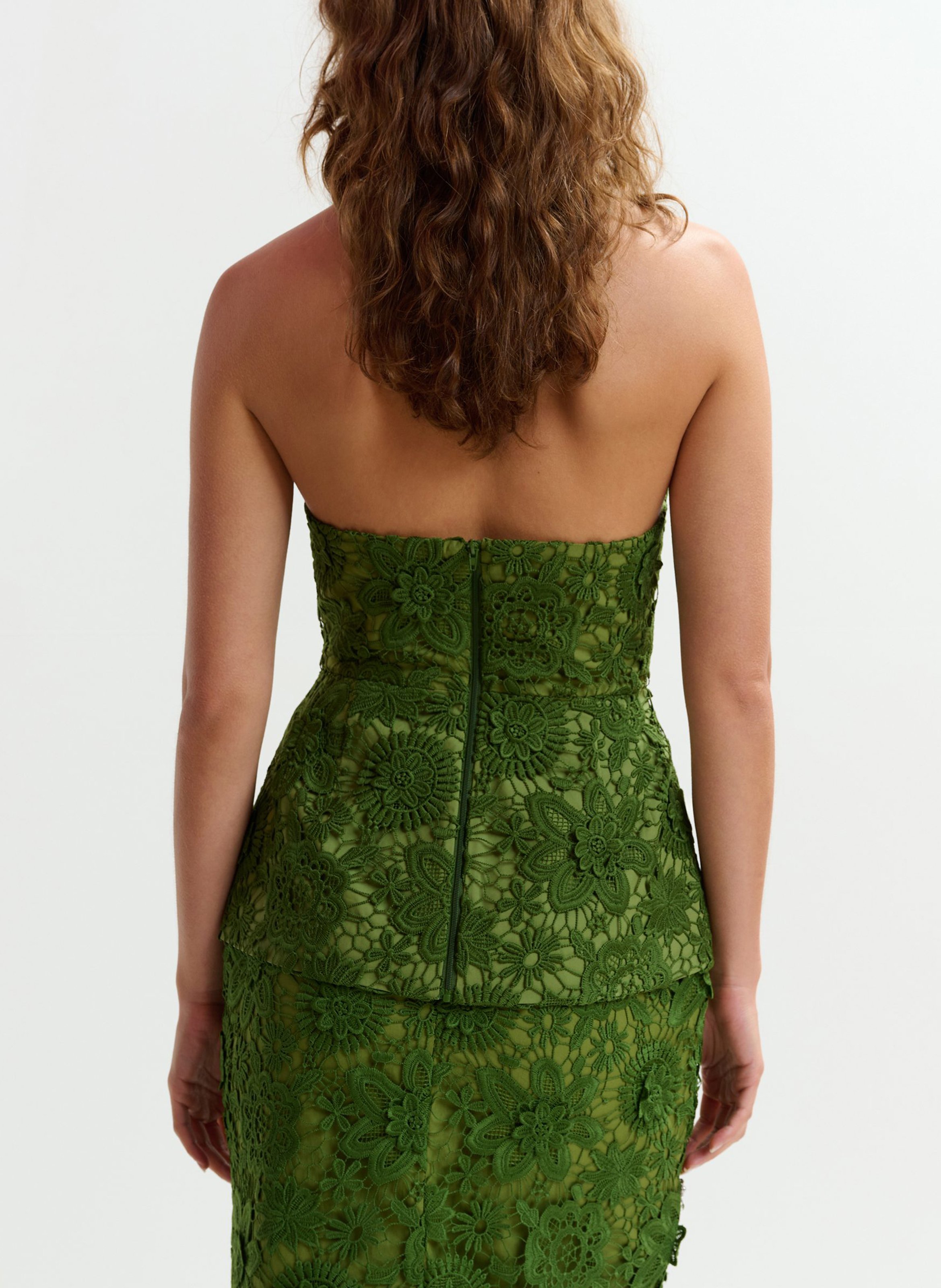 Fitted top in floral lace. ESSENTIEL ANTWERP Green