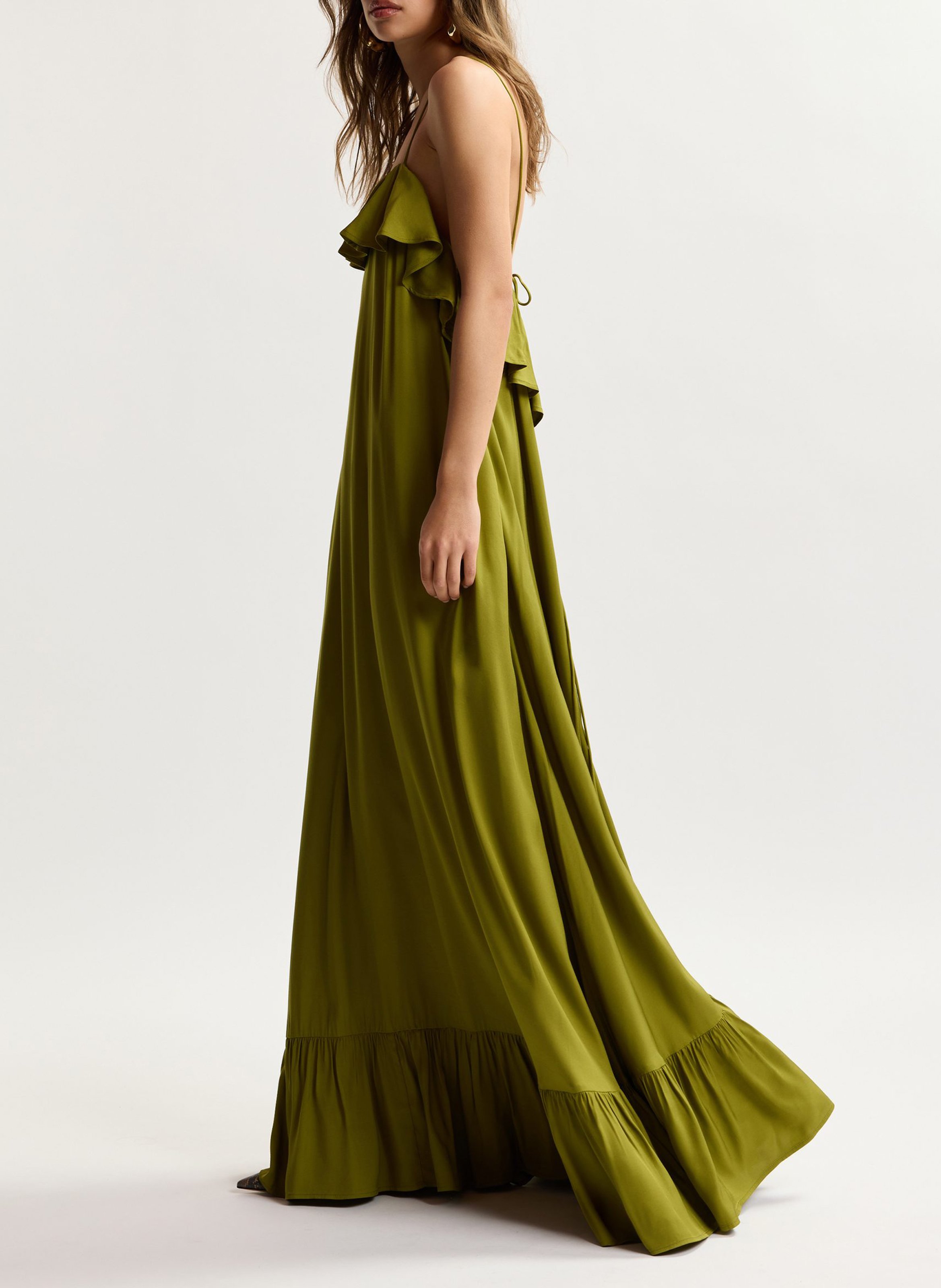 Langes fließendes Kleid mit einfarbigen Volants ESSENTIEL ANTWERP Grun