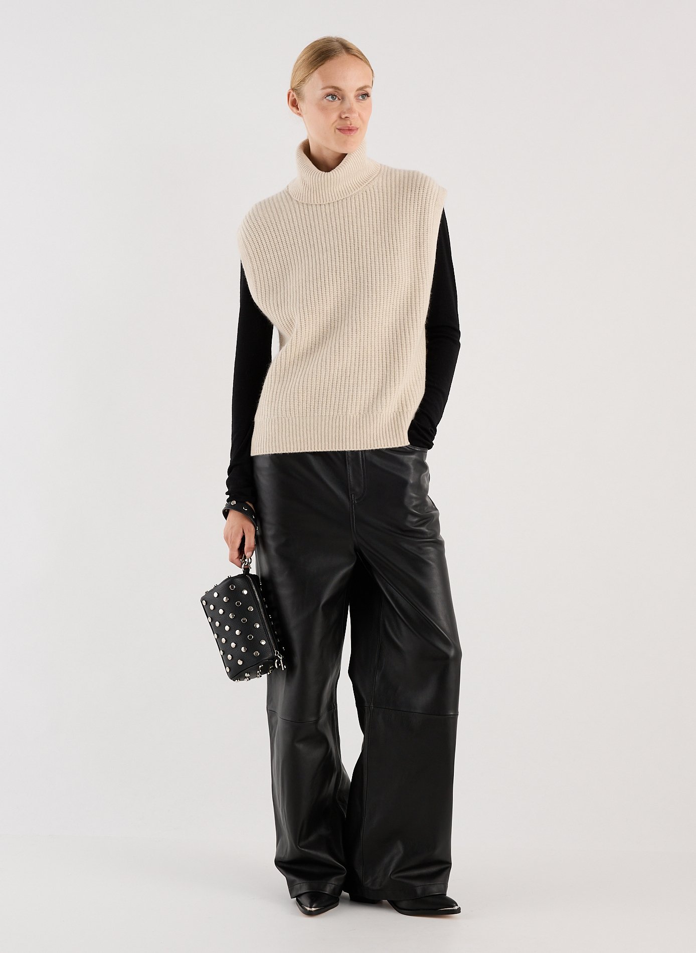 Sleeveless turtleneck cashmere sweater wail SAISON 1865 Beige