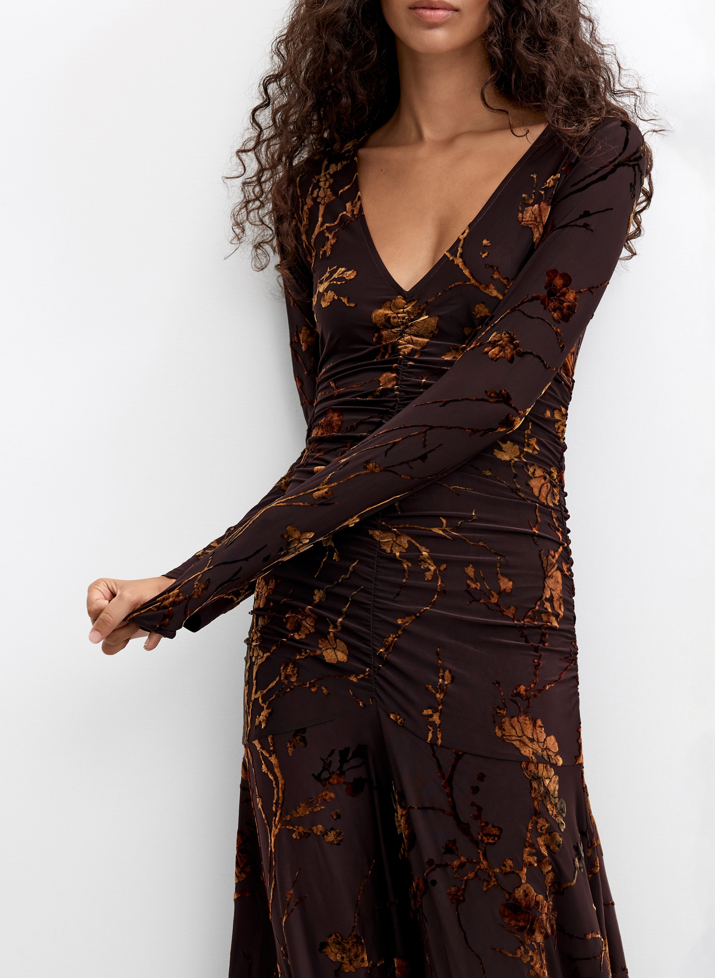 Robe longue col V en jacquard velours DESIGUAL Marron