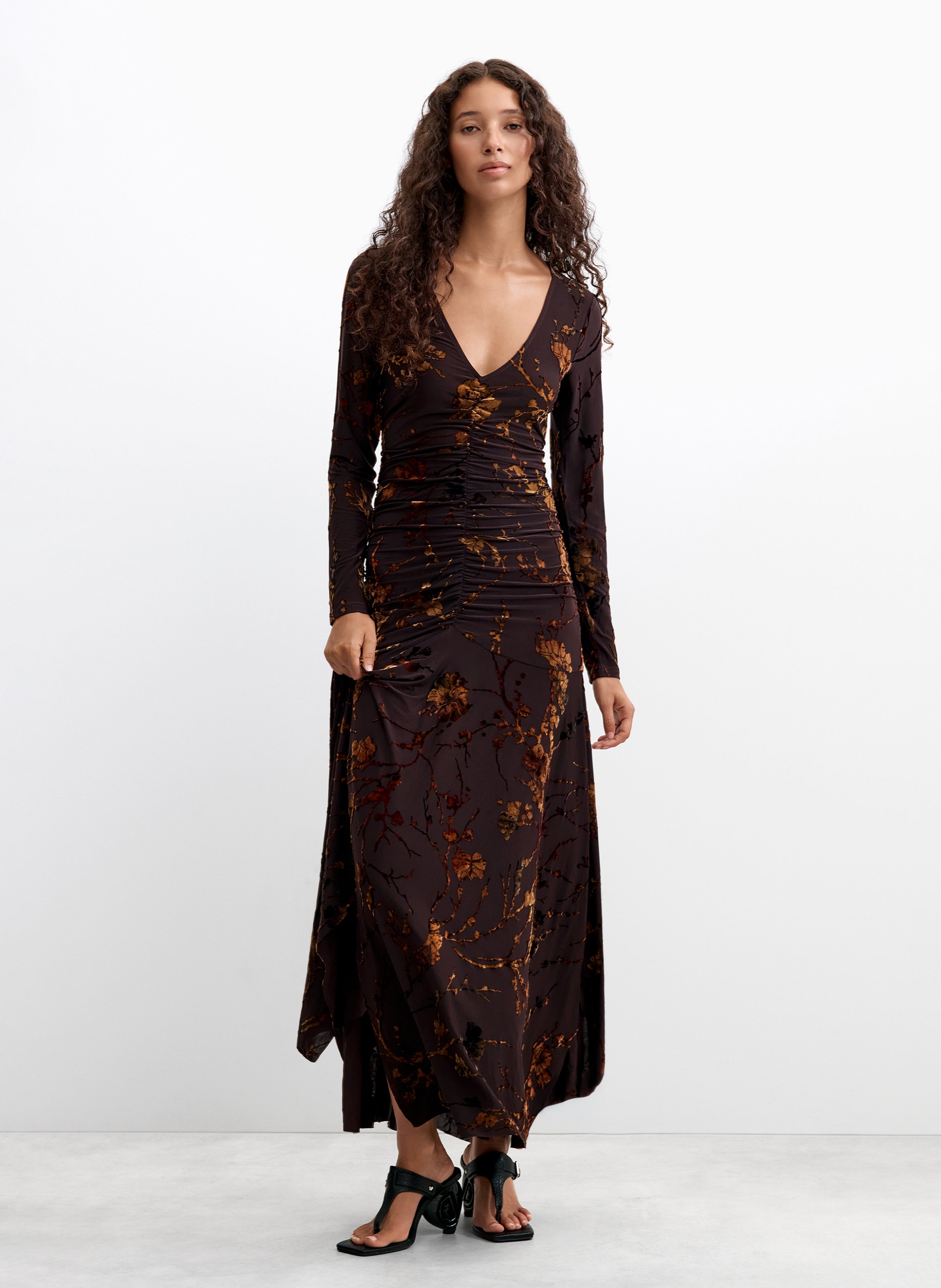 Robe longue col V en jacquard velours DESIGUAL Marron