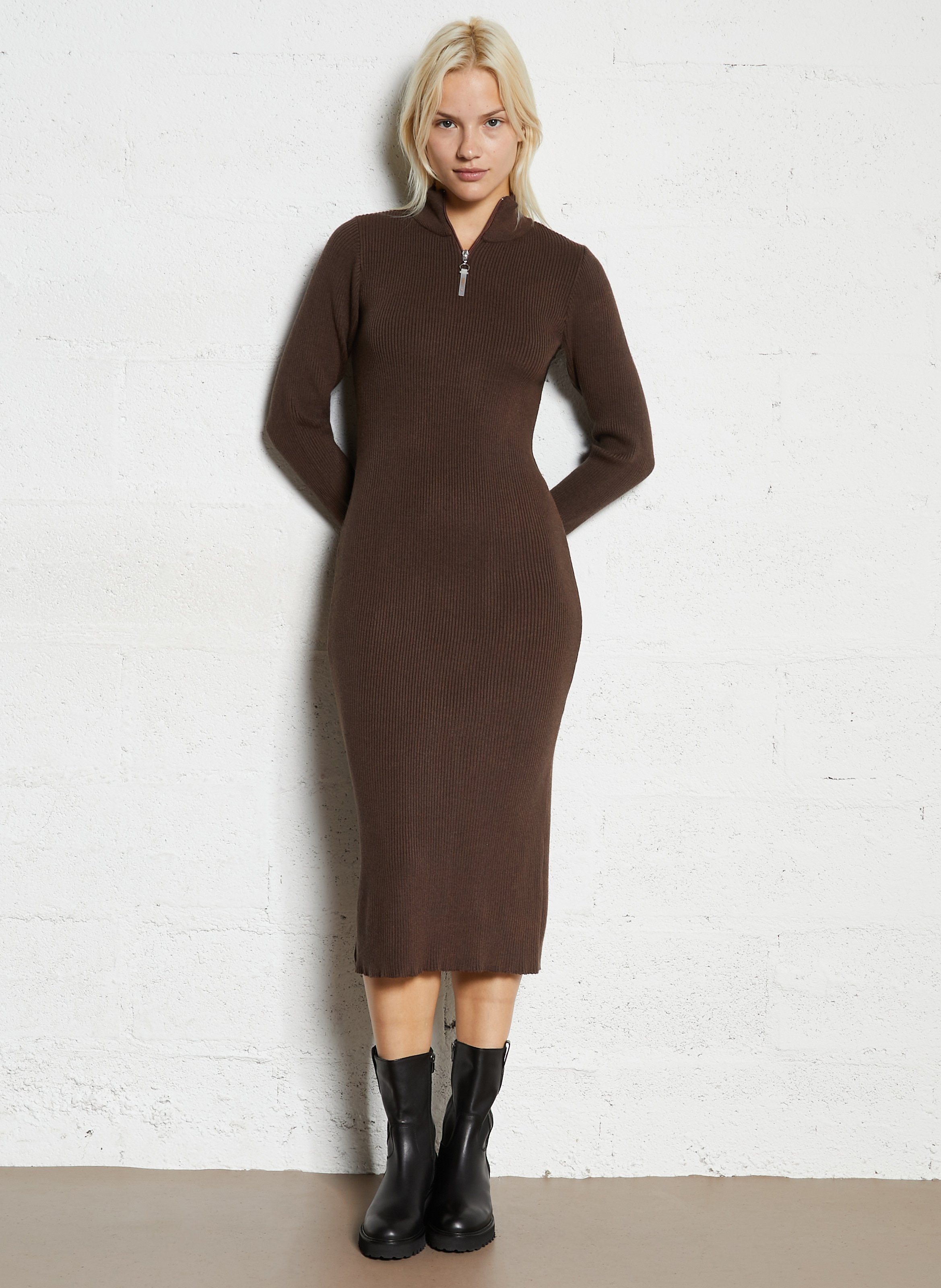 Fitted high-neck sweater dress I CODE Brown