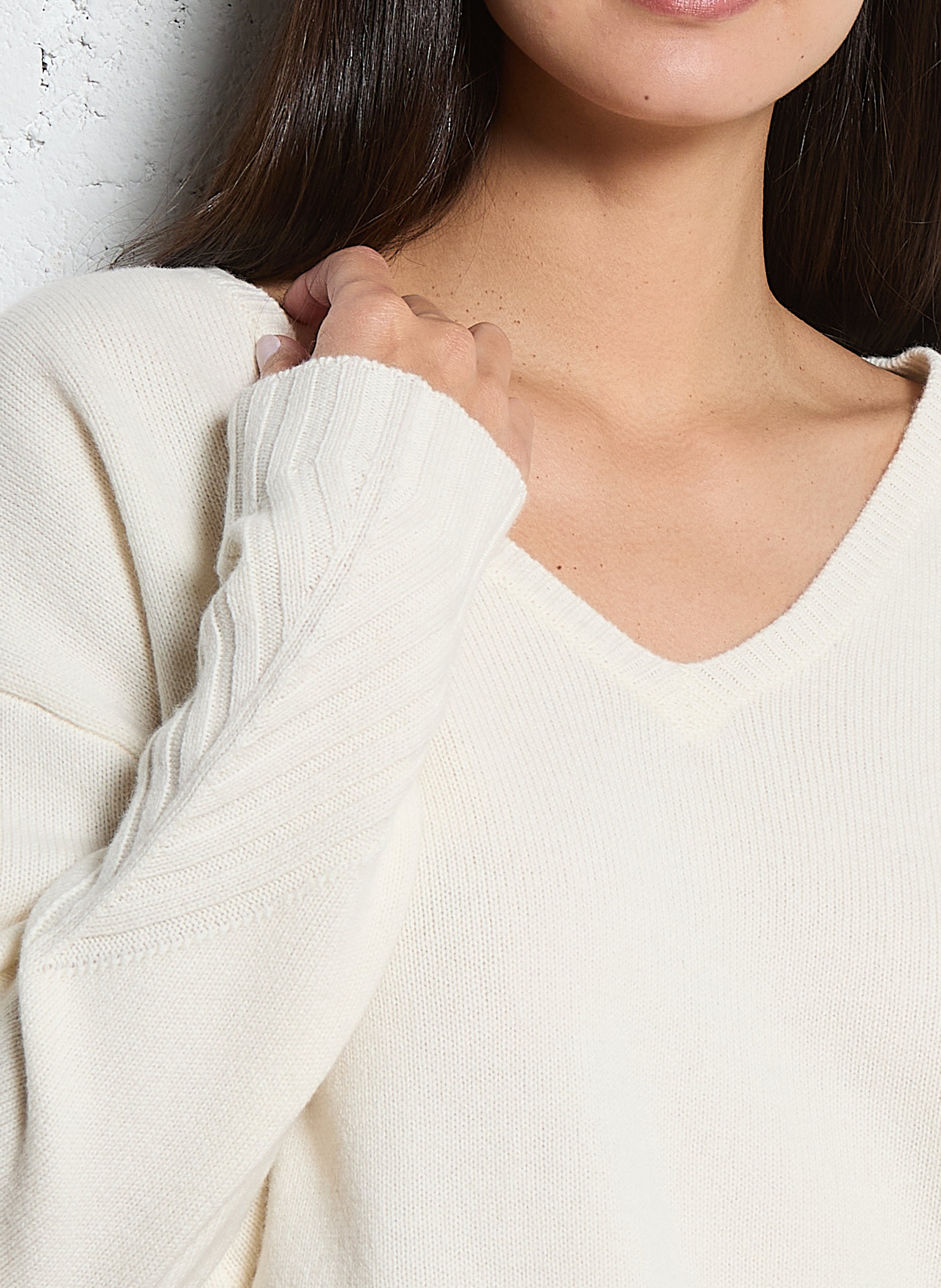 Pull oversize col V en laine MAJESTIC FILATURES Beige