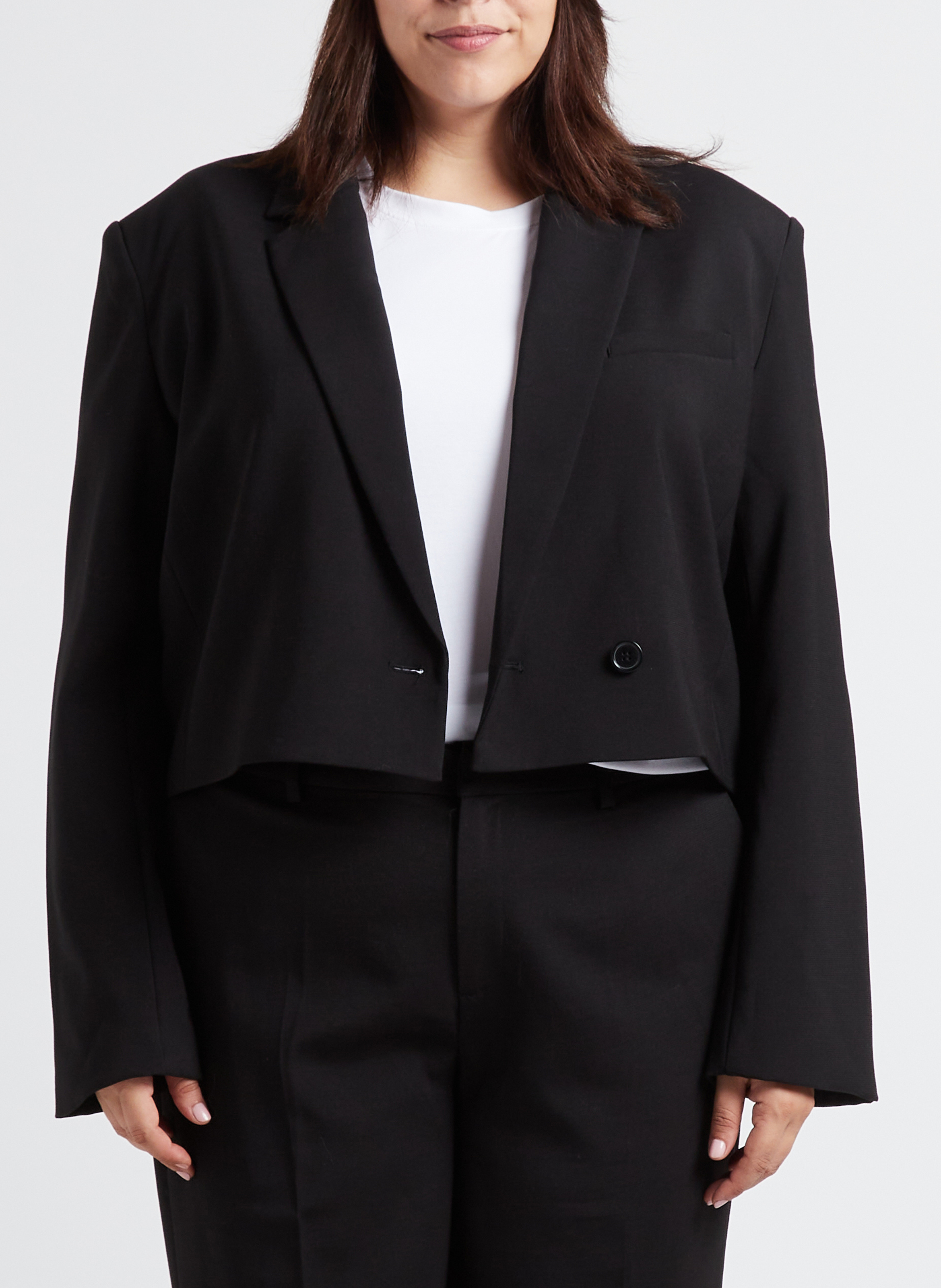 Kurzer gerade geschnittener Blazer GINA TRICOT Schwarz