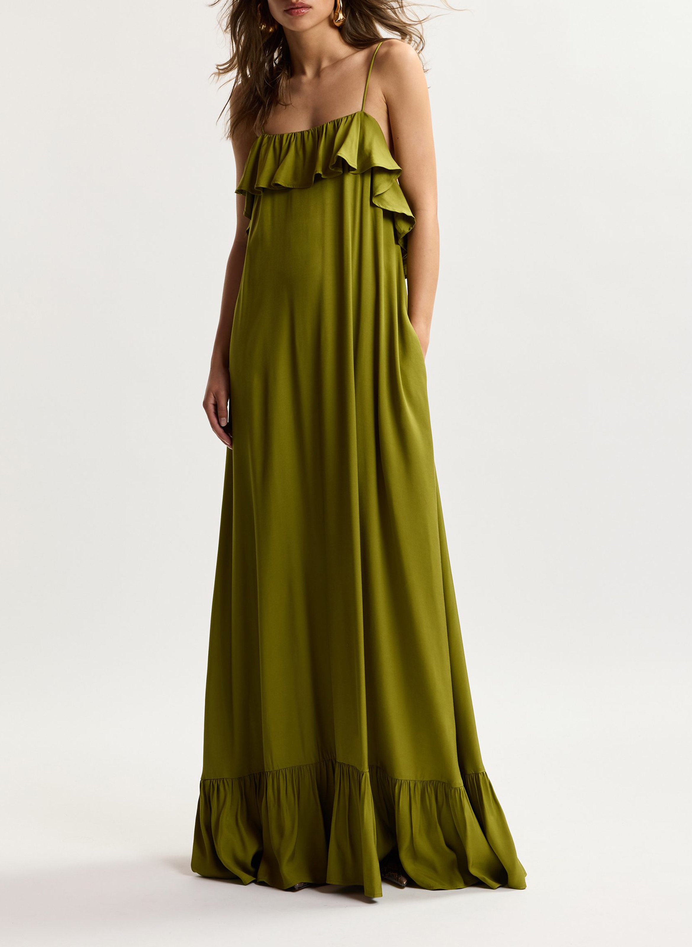 Langes fließendes Kleid mit einfarbigen Volants ESSENTIEL ANTWERP Grun