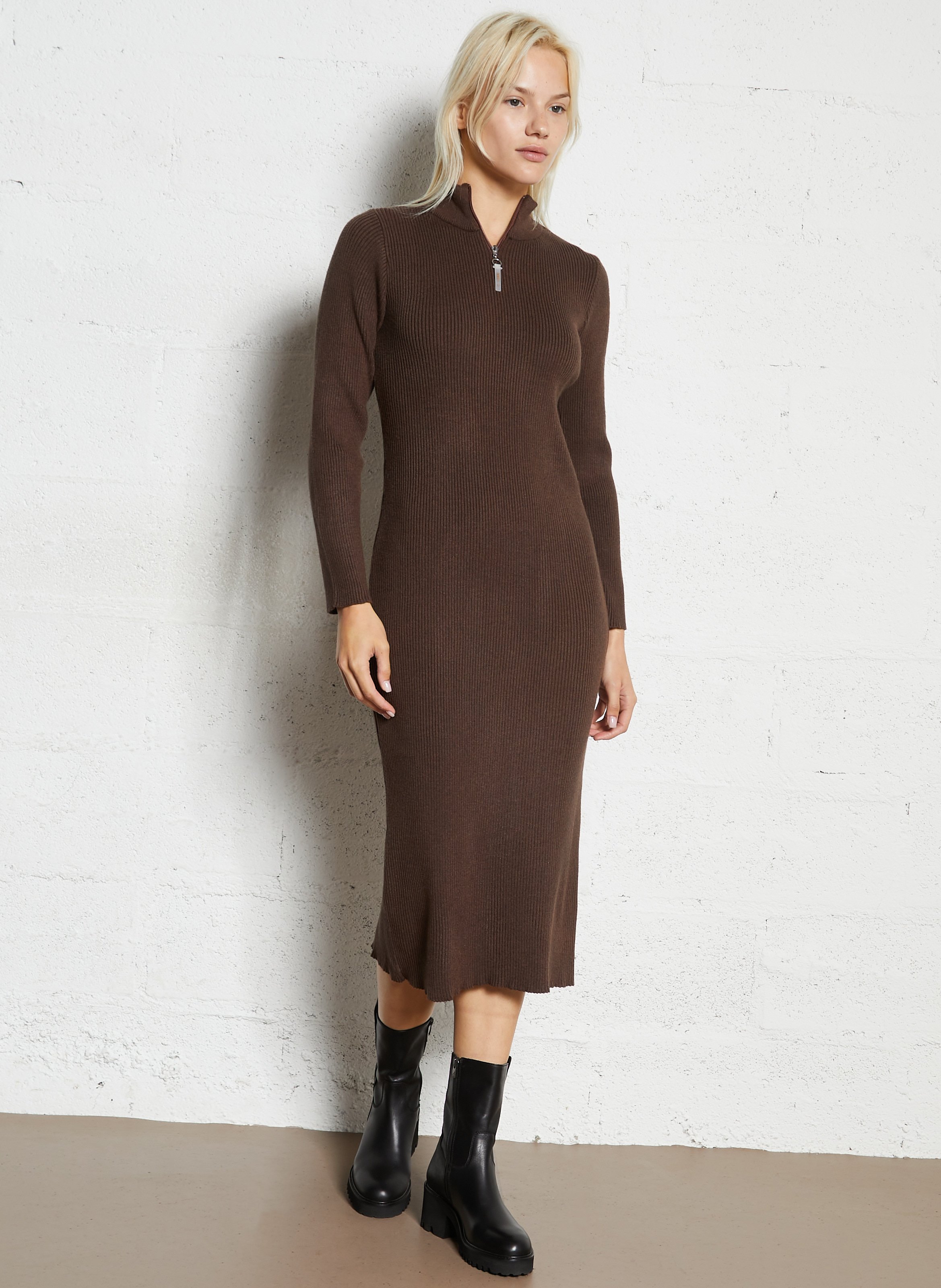 Fitted high-neck sweater dress I CODE Brown