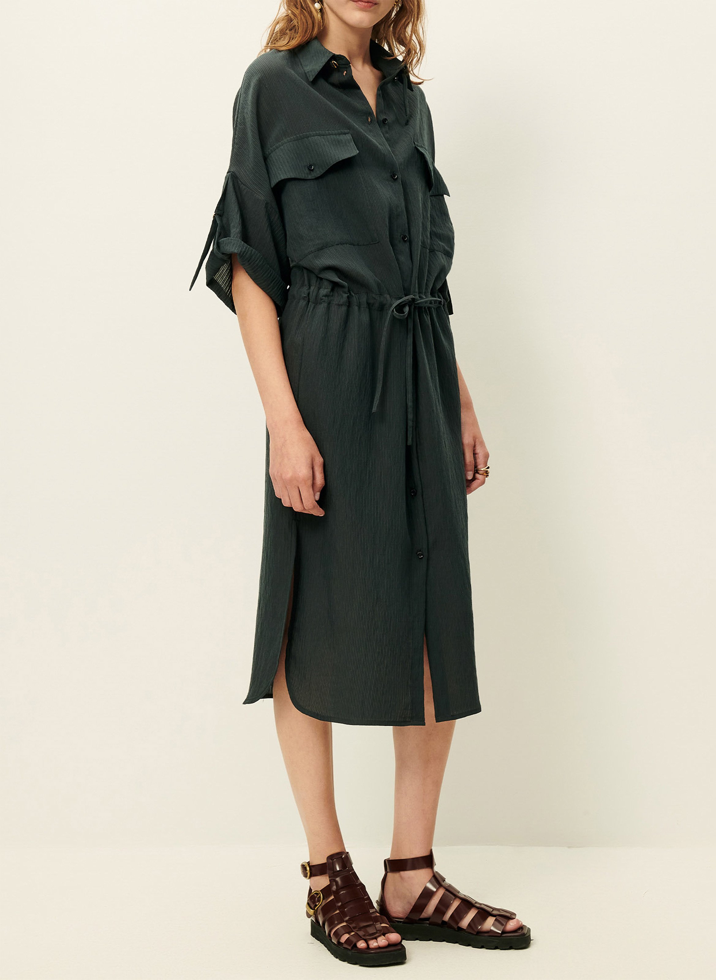 Halflange jurk met klassieke kraag SESSUN Groen