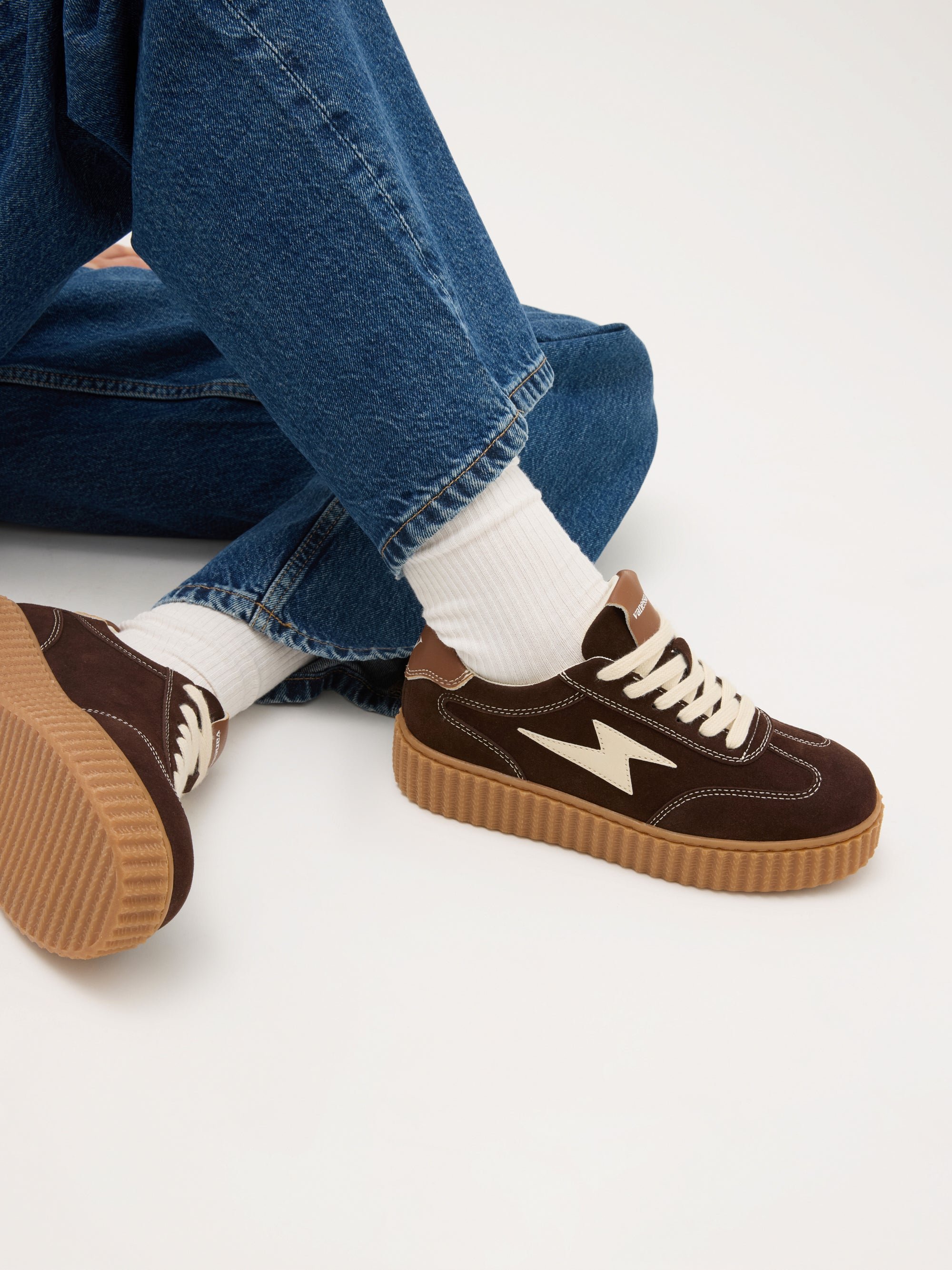 Low-top lace-up sneakers VANESSA WU Brown