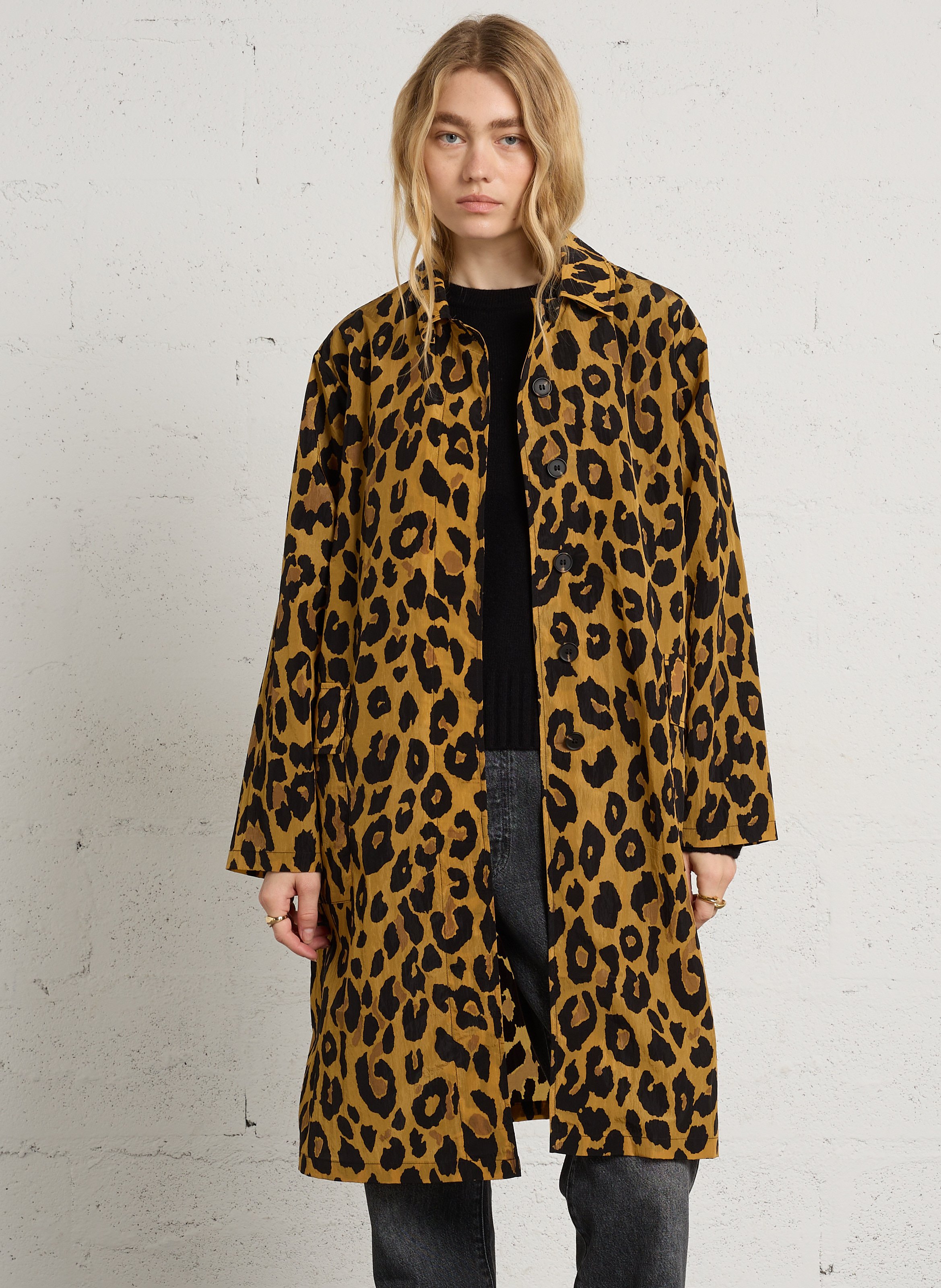 Gerade geschnittene Windjacke mit klassischem Kragen und Print LEON & HARPER Beige