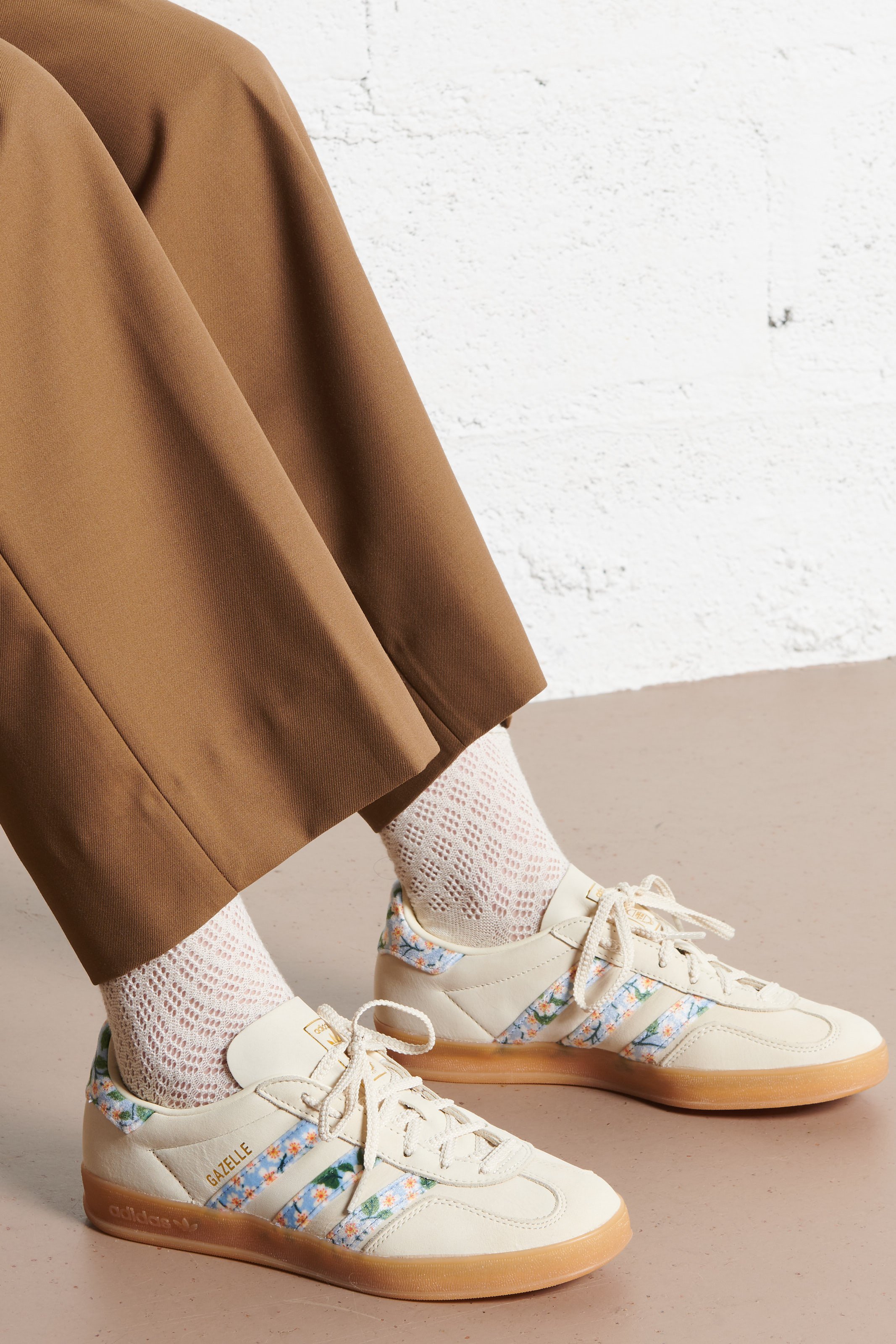 Baskets basses en cuir ADIDAS Beige