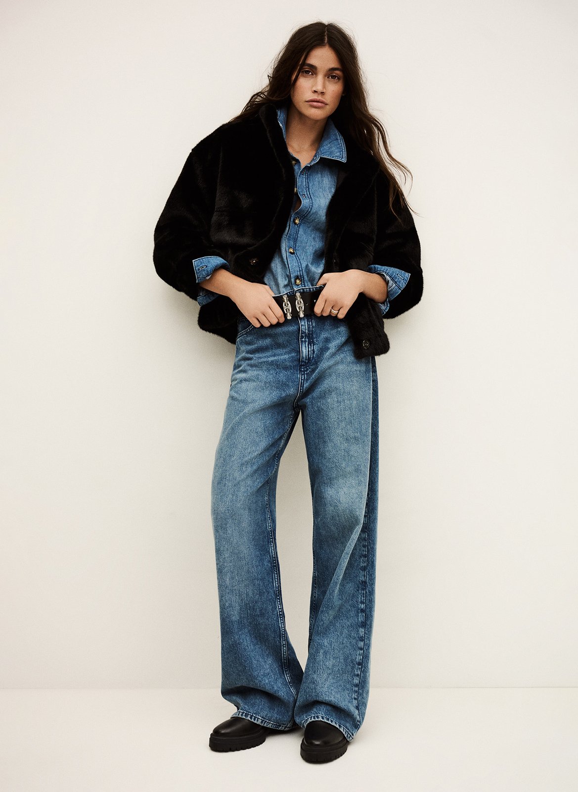 Jas met opstaande kraag en imitatiebont effect Zwart