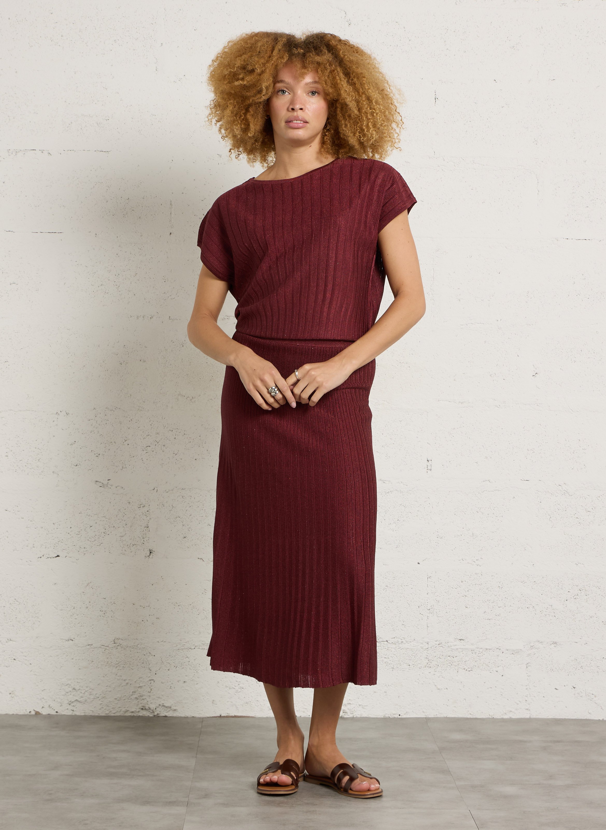 Langer Rock aus glitzerndem Strick. MAISON 123 Rot