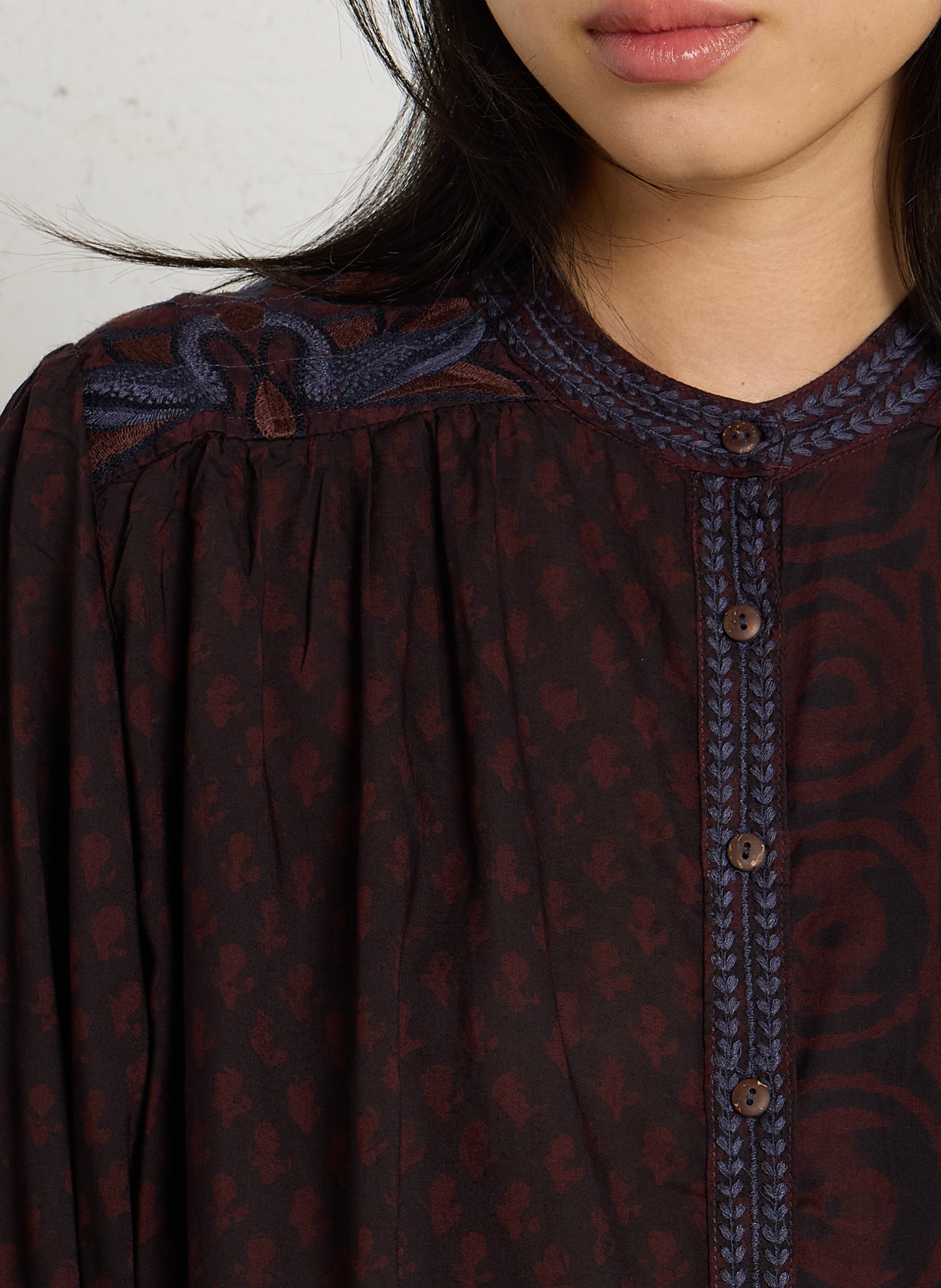 Geborduurde blouse met ronde hals MAISON HOTEL Rood