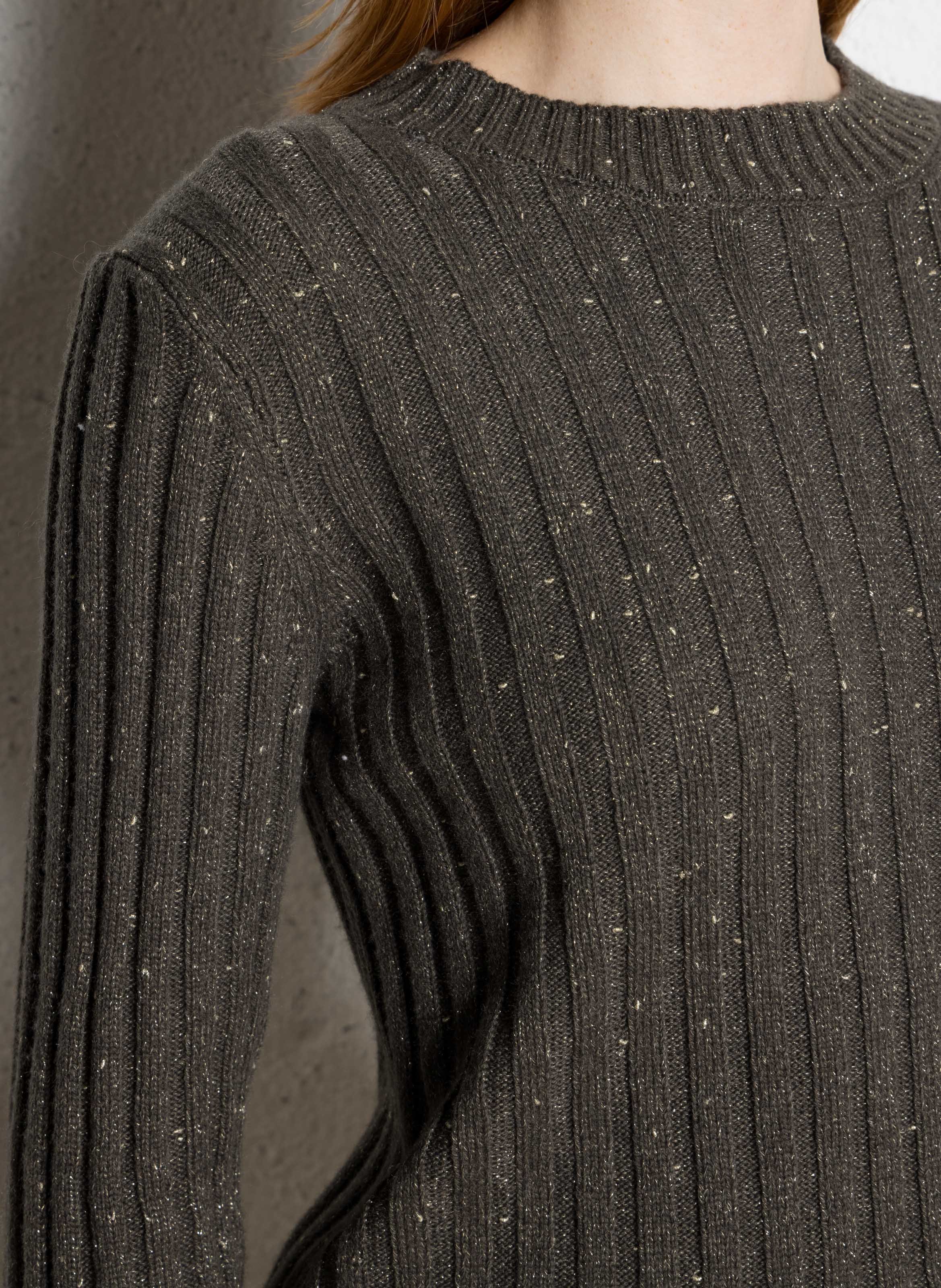 Pull ajusté côtelé à détail métallique MAISON 123 Kaki