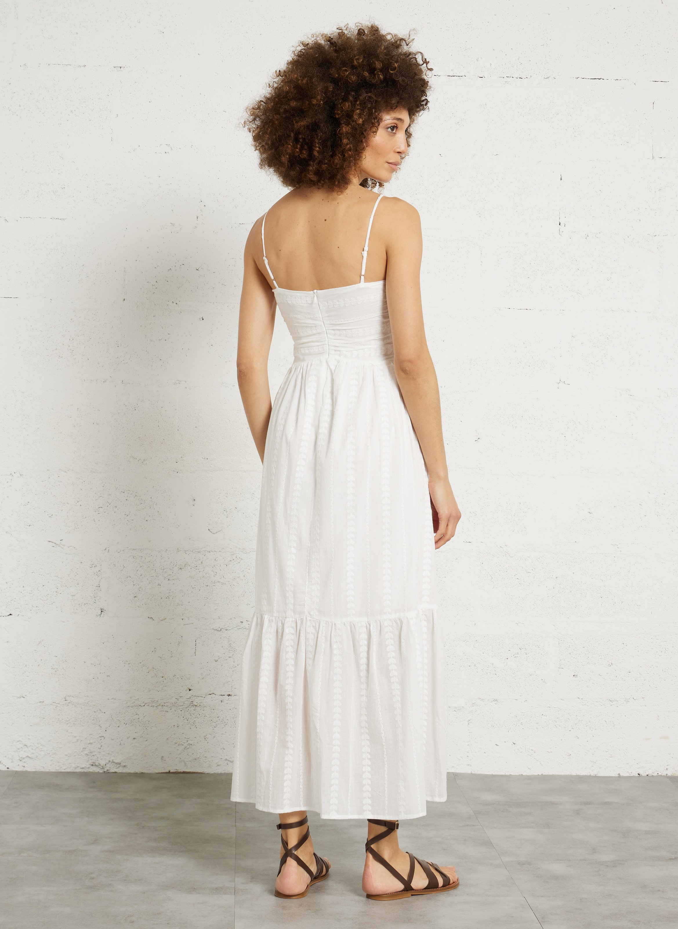 Jurk met uitlopende pasvorm en geborduurde bandjes THE KORNER Wit