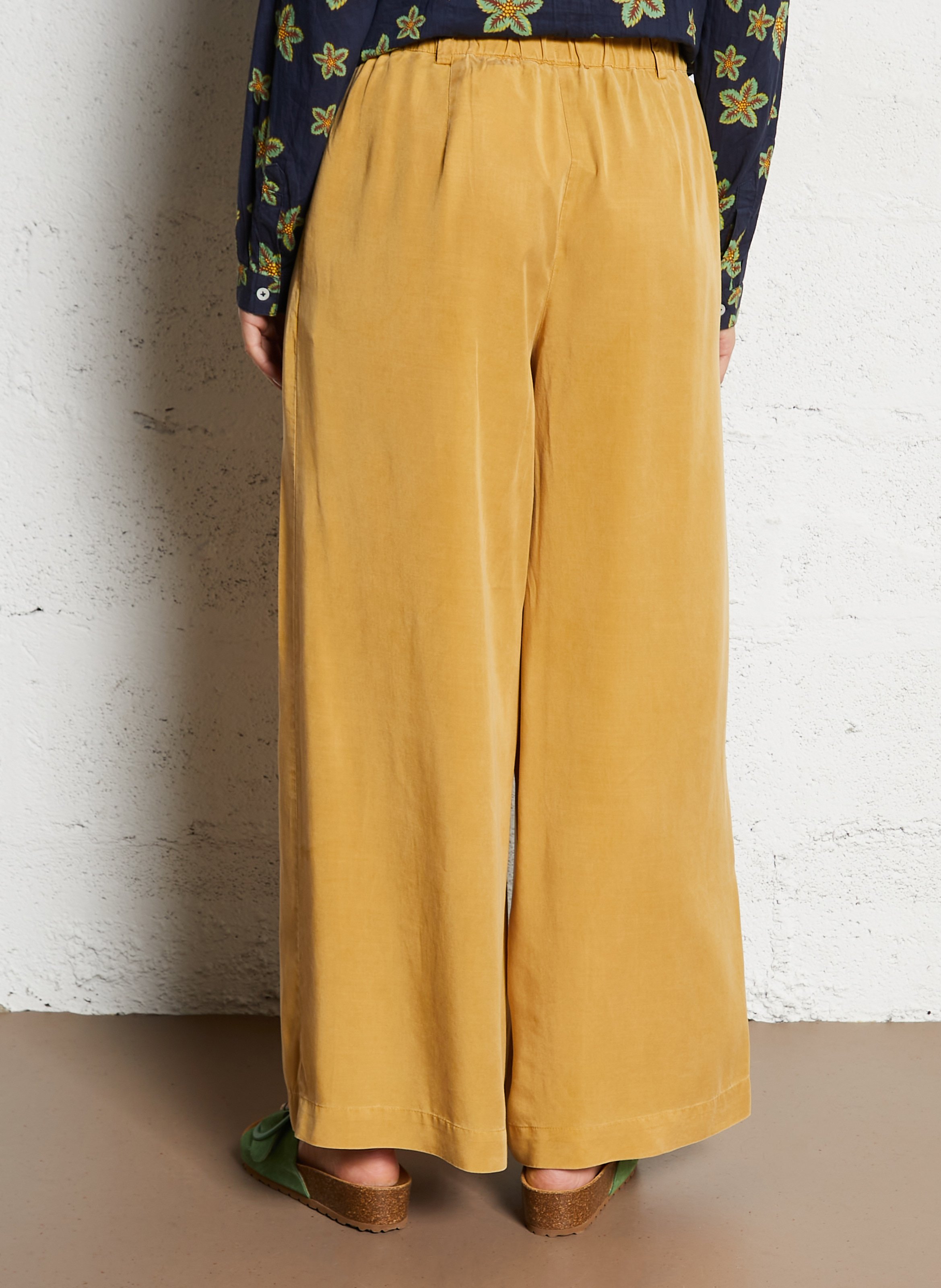 Fließende weite Hose NICE THINGS Gelb