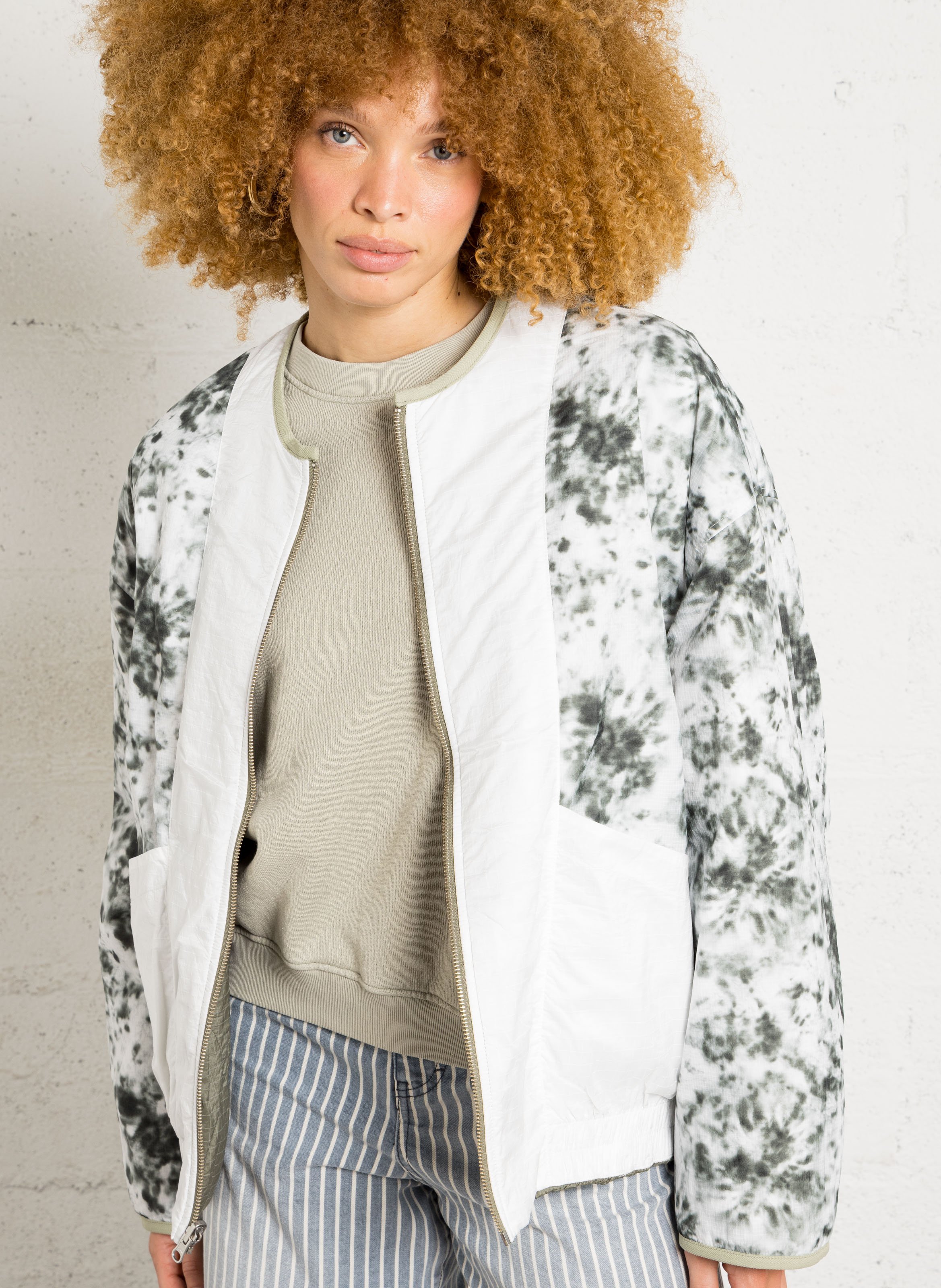 Jacke mit rundem Kragen BELLEROSE Grun