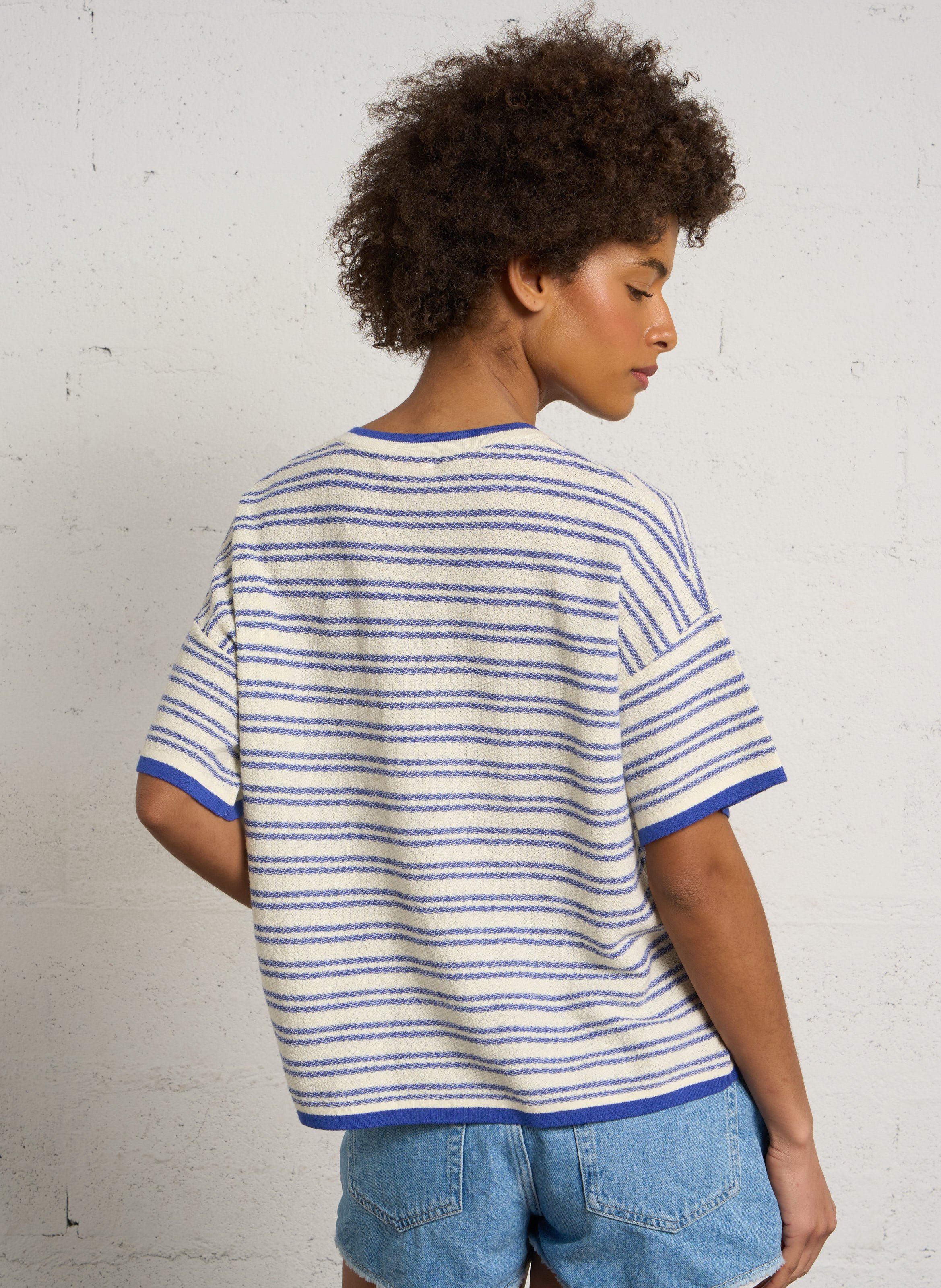 Weiter Rundhalsausschnitt-Pulli mit Streifenmuster und Knopfleiste. BENSIMON Mehrfarbig