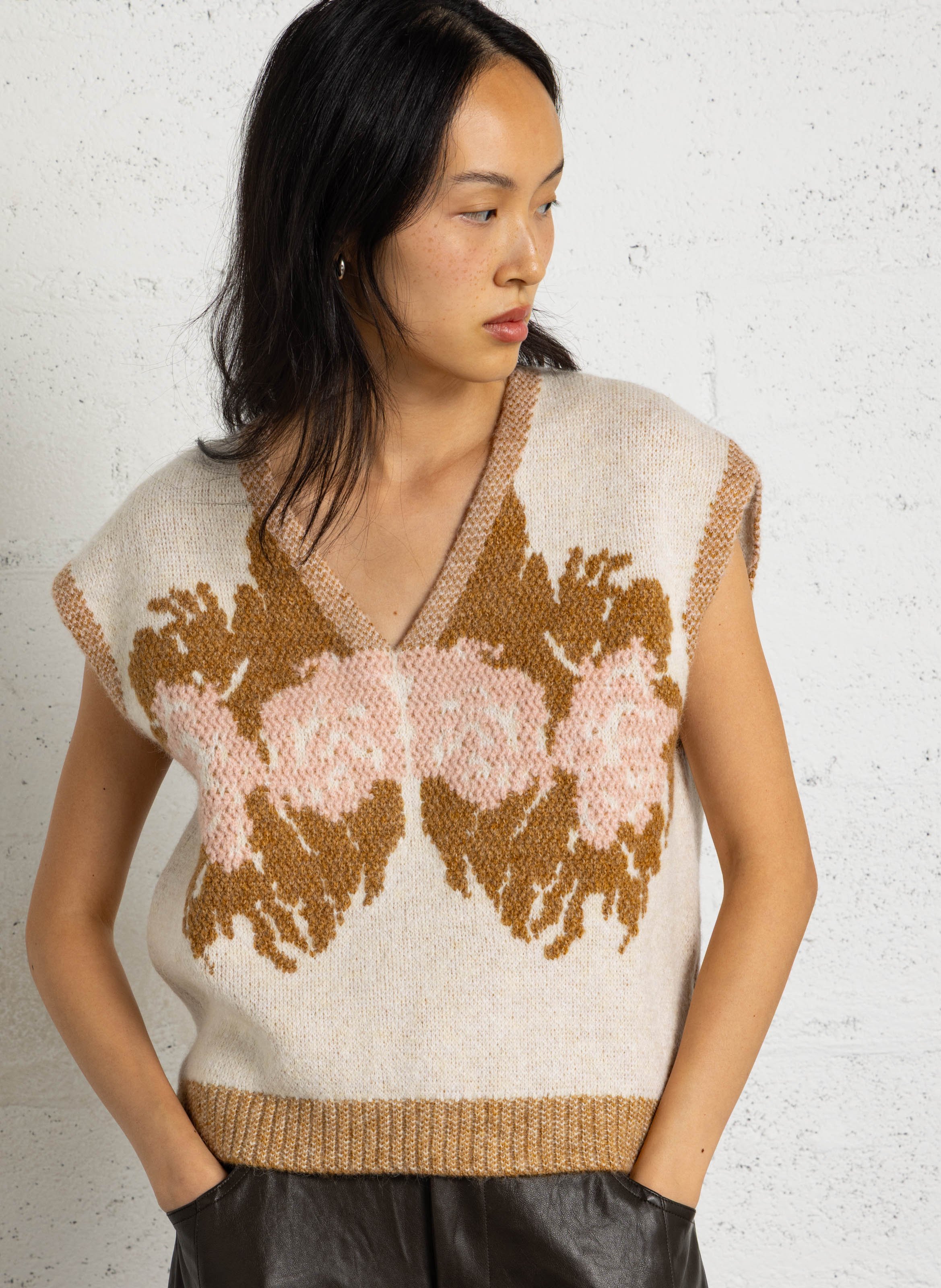 Straight V-neck sleeveless printed sweater MAISON 123 Beige