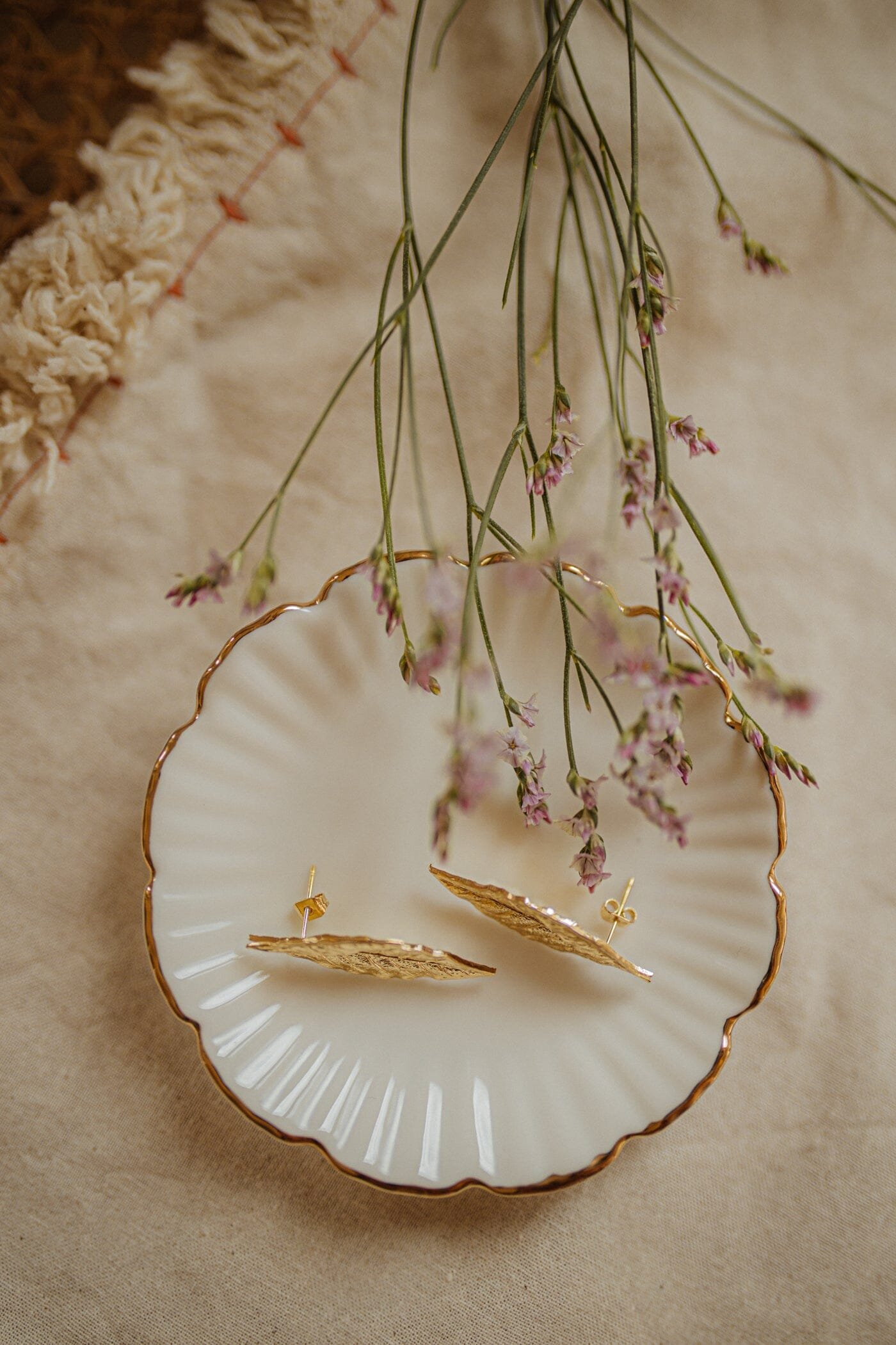 Maxi gold-plated leaf stud earrings MONSIEUR SIMONE Golden