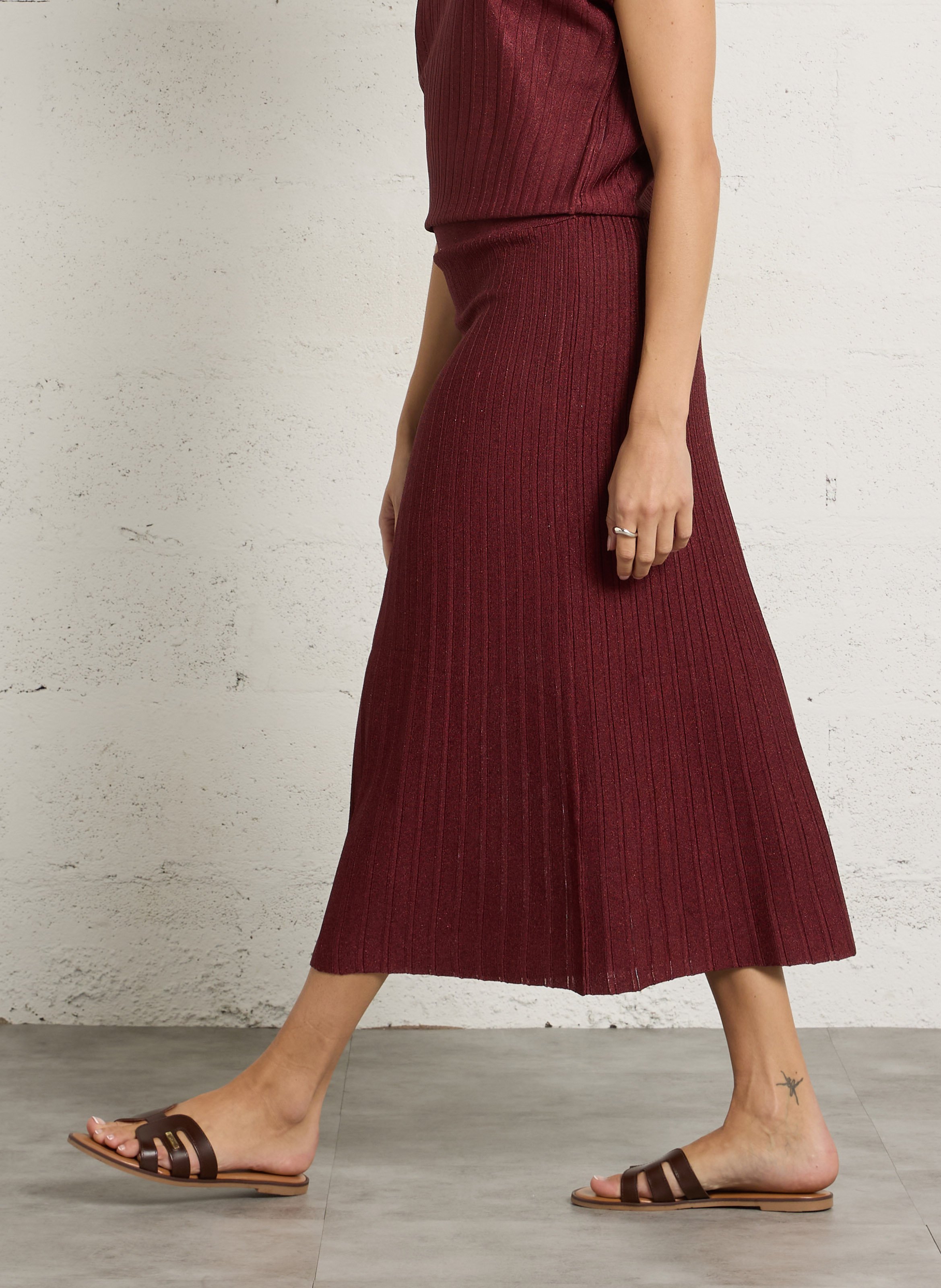 Langer Rock aus glitzerndem Strick. MAISON 123 Rot