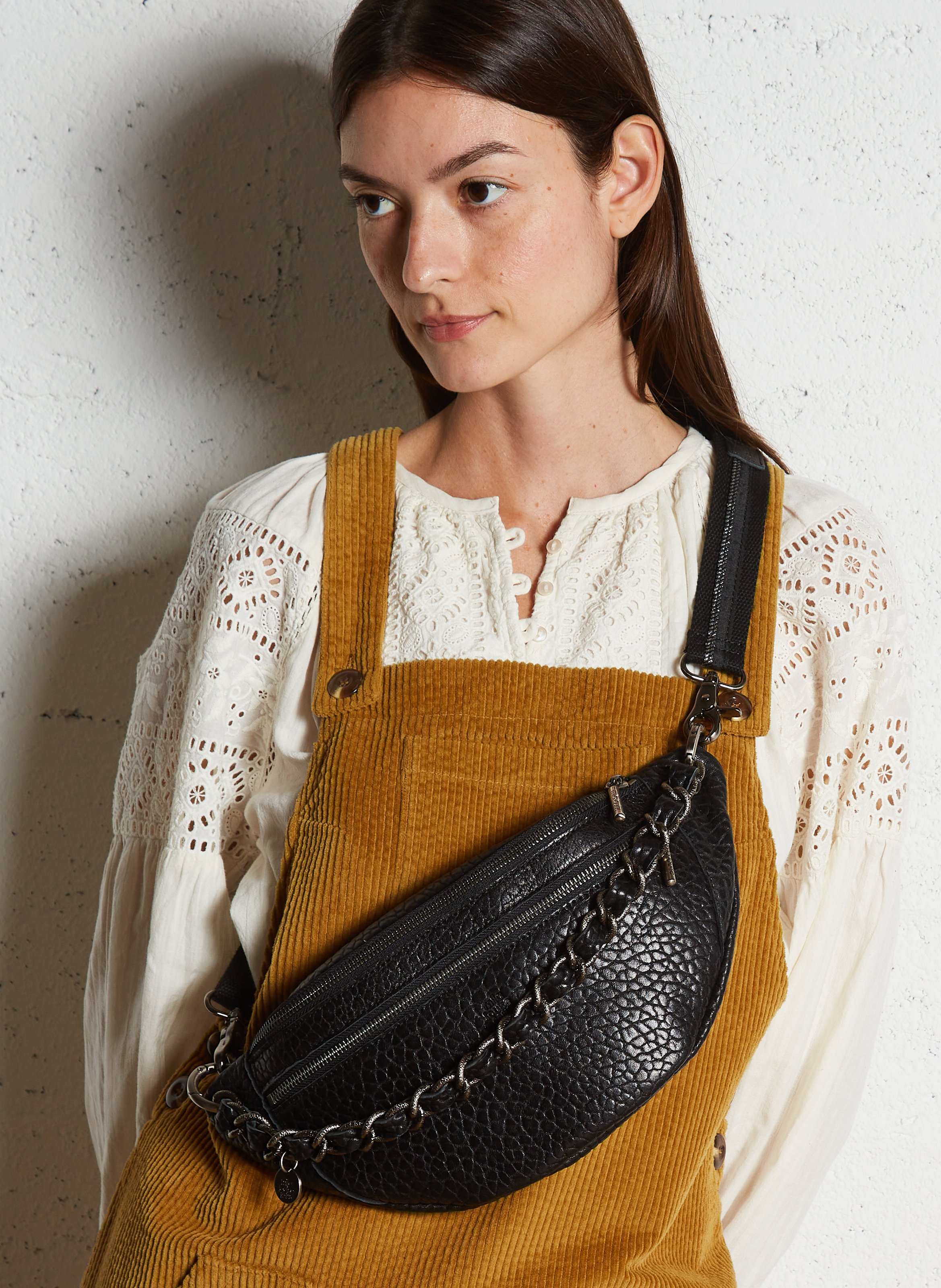 Leren heuptasje met motief in reliëf MILA LOUISE Zwart