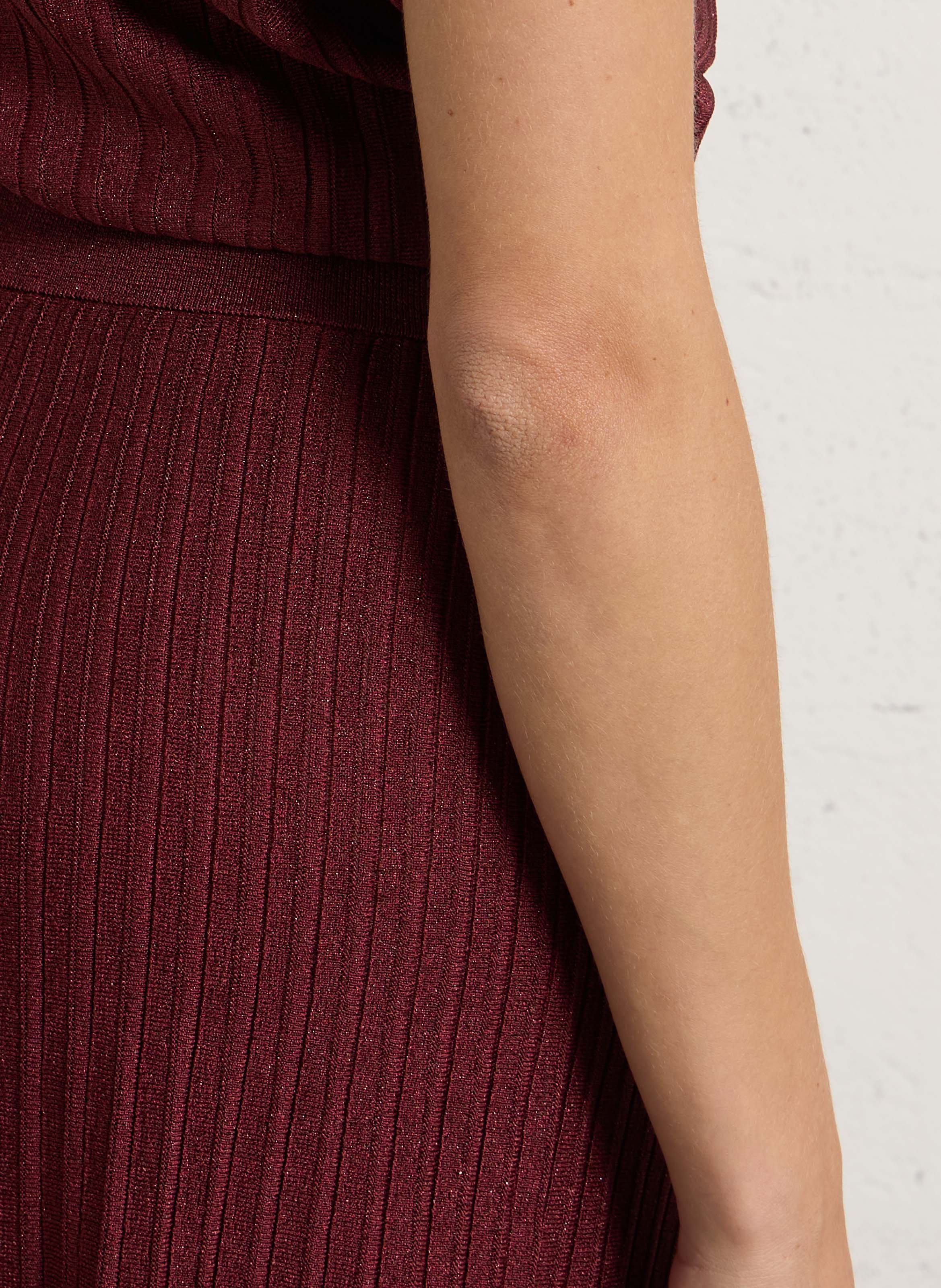 Langer Rock aus glitzerndem Strick. MAISON 123 Rot