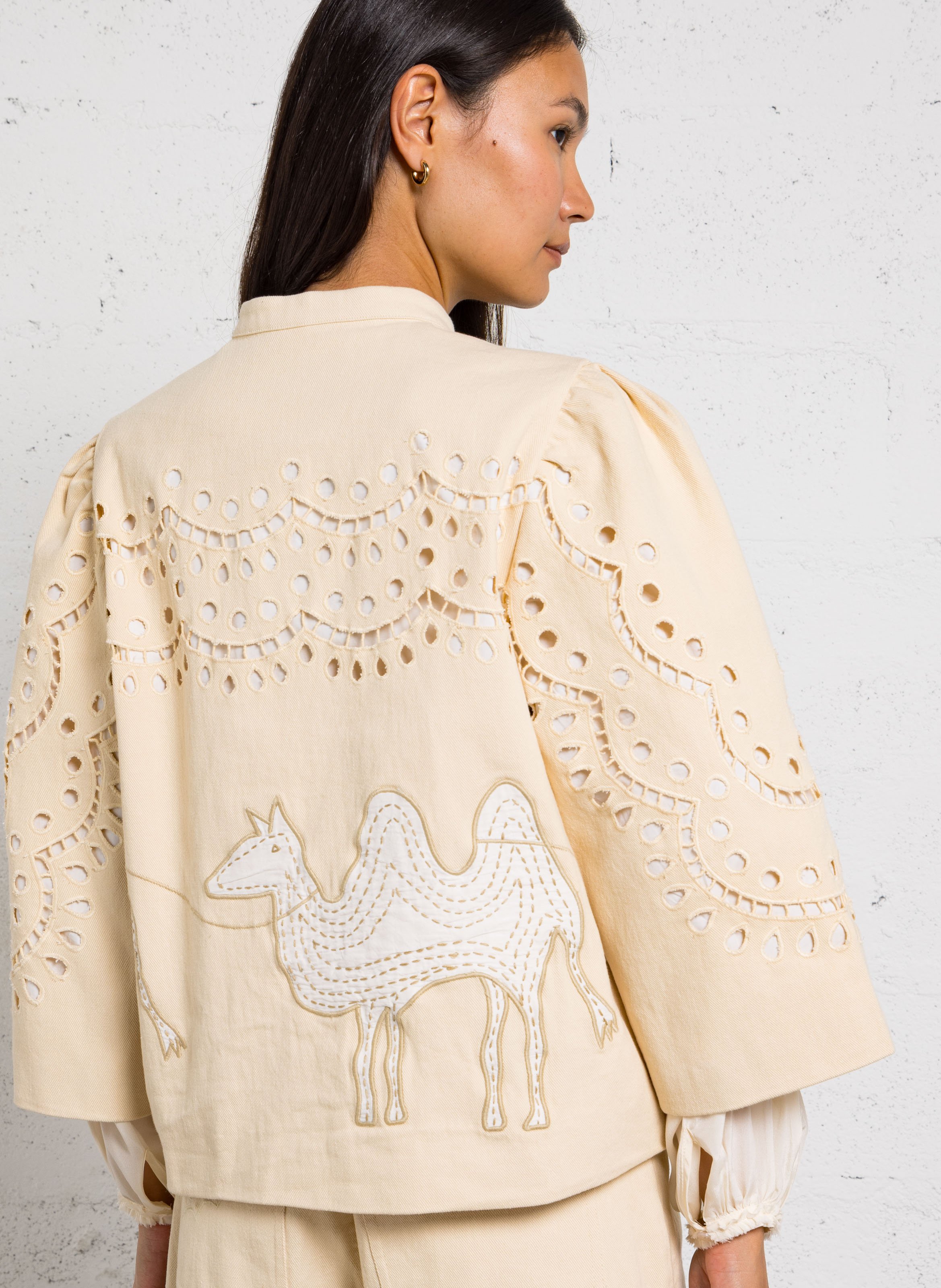 Rechte jas met ronde hals en borduursels STELLA NOVA Beige
