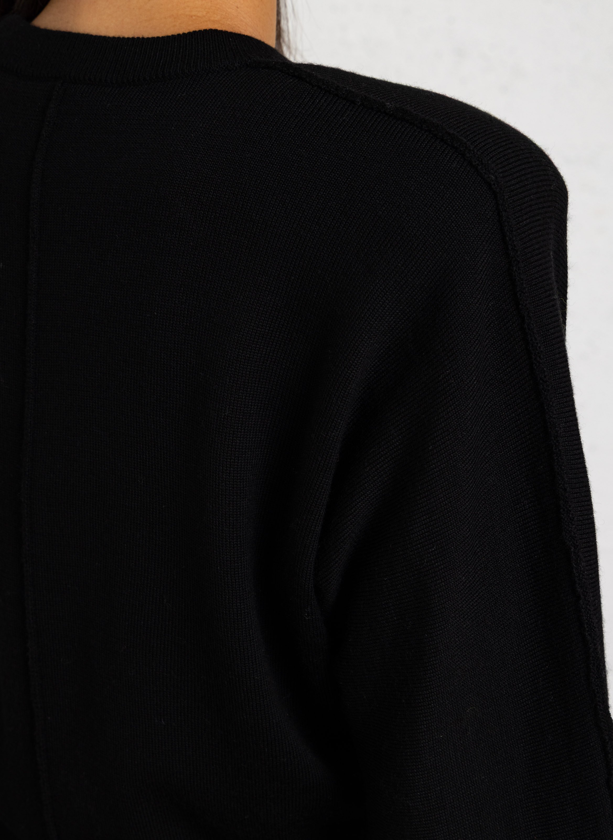 Pull en maille fine en laine LAURENCE BRAS Noir