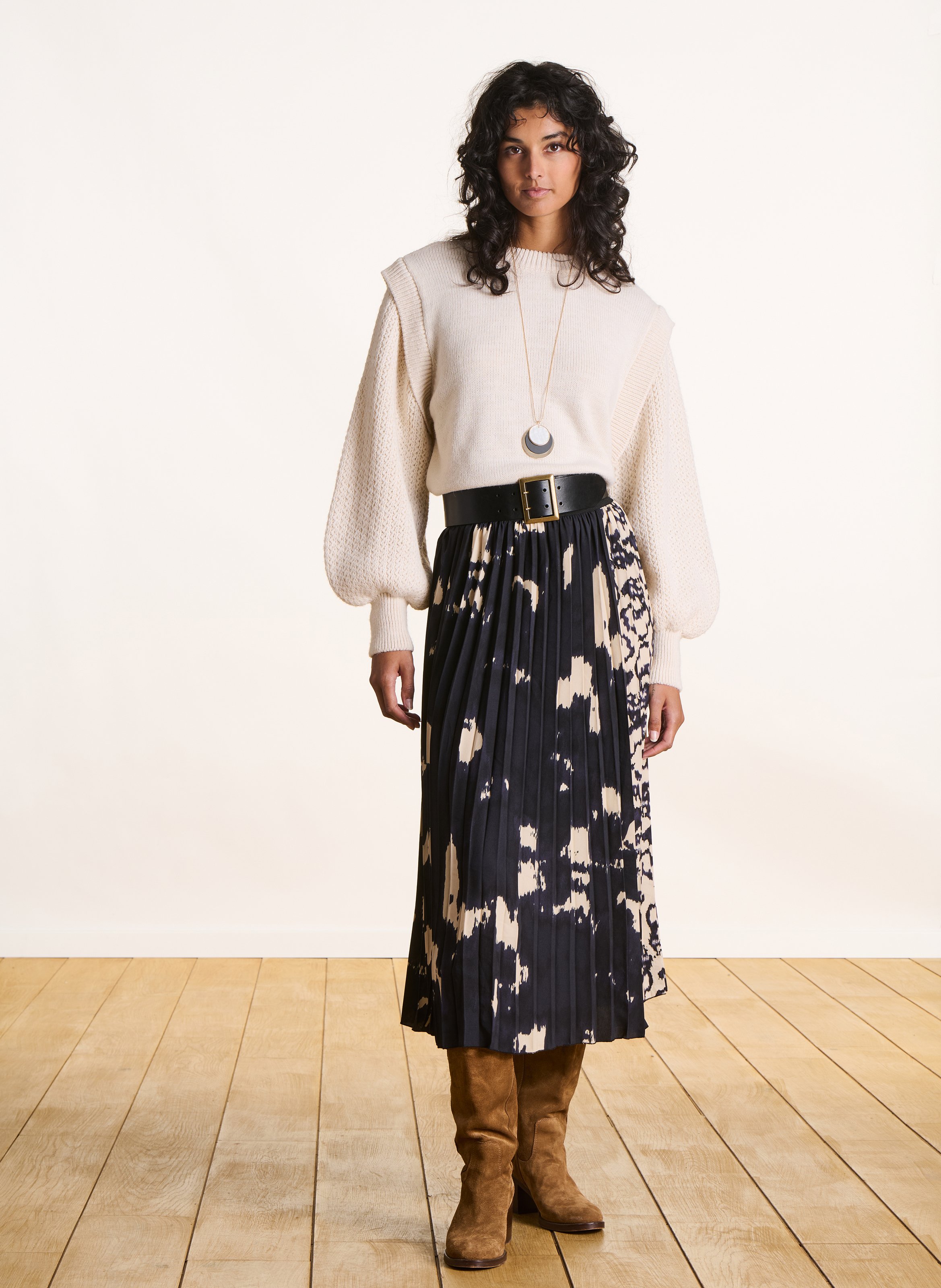 Weiter Rundhalsausschnitt-Pullover aus einfarbigem Strick. LA FEE MARABOUTEE Weiss