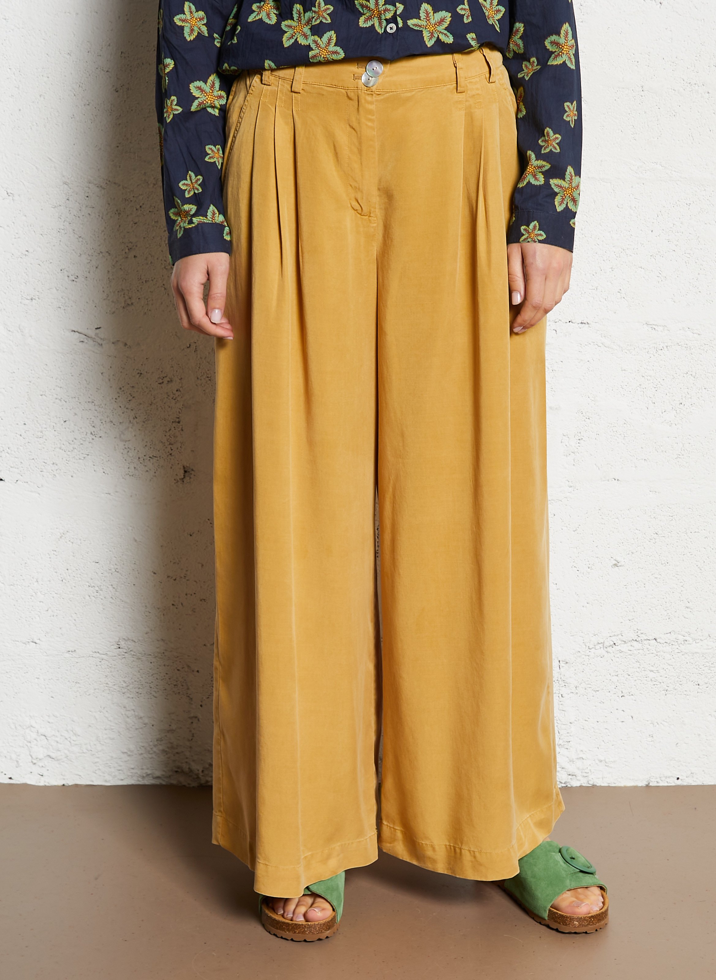 Fließende weite Hose NICE THINGS Gelb