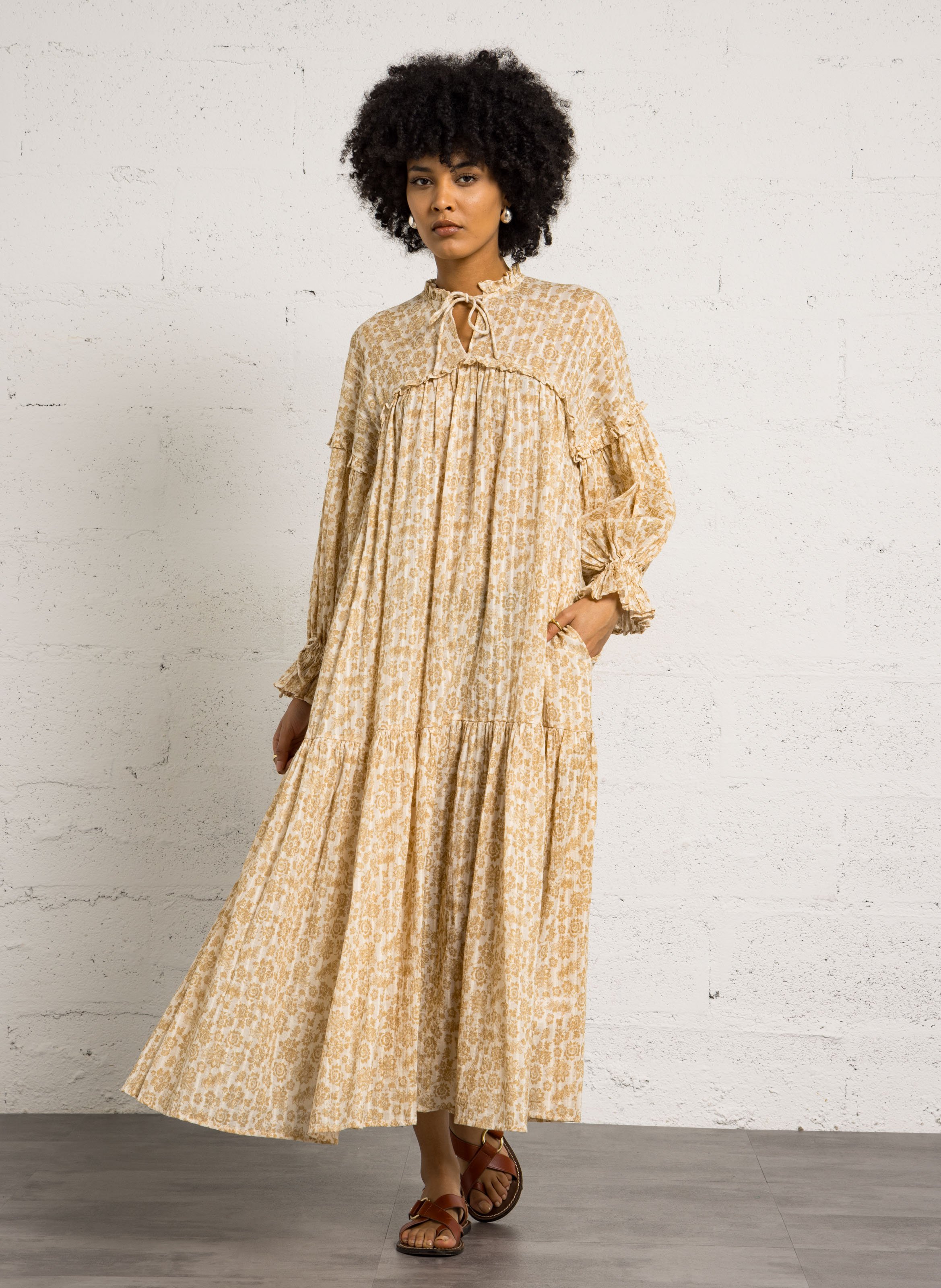 Robe longue col v à imprimé floral FEEKA Beige