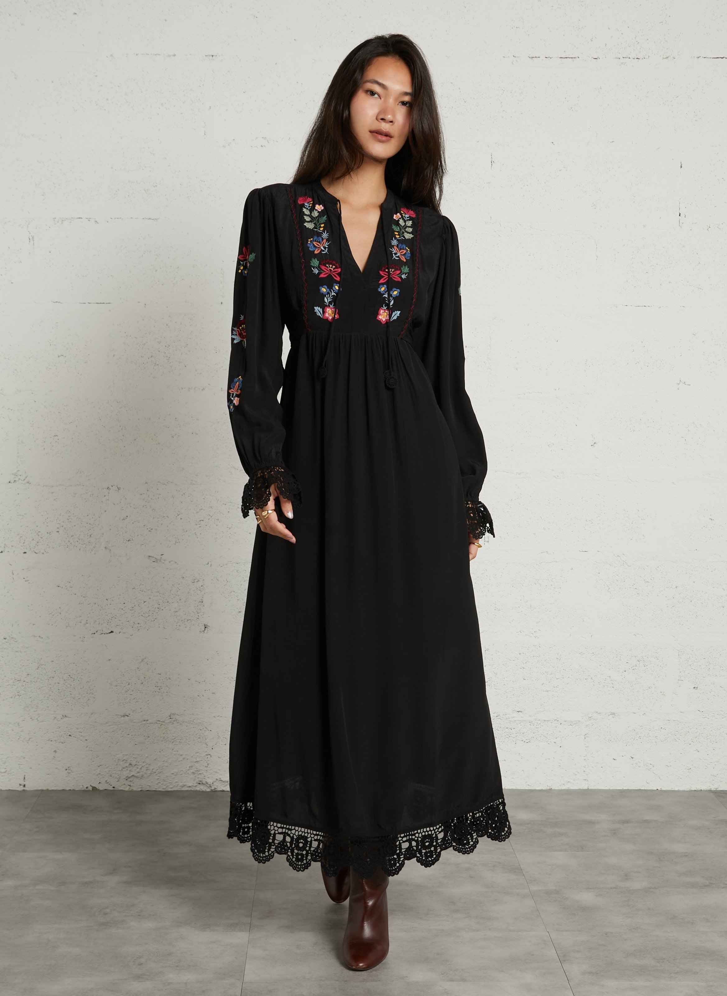 Robe longue brodée col tunisien LOUISE MISHA Noir