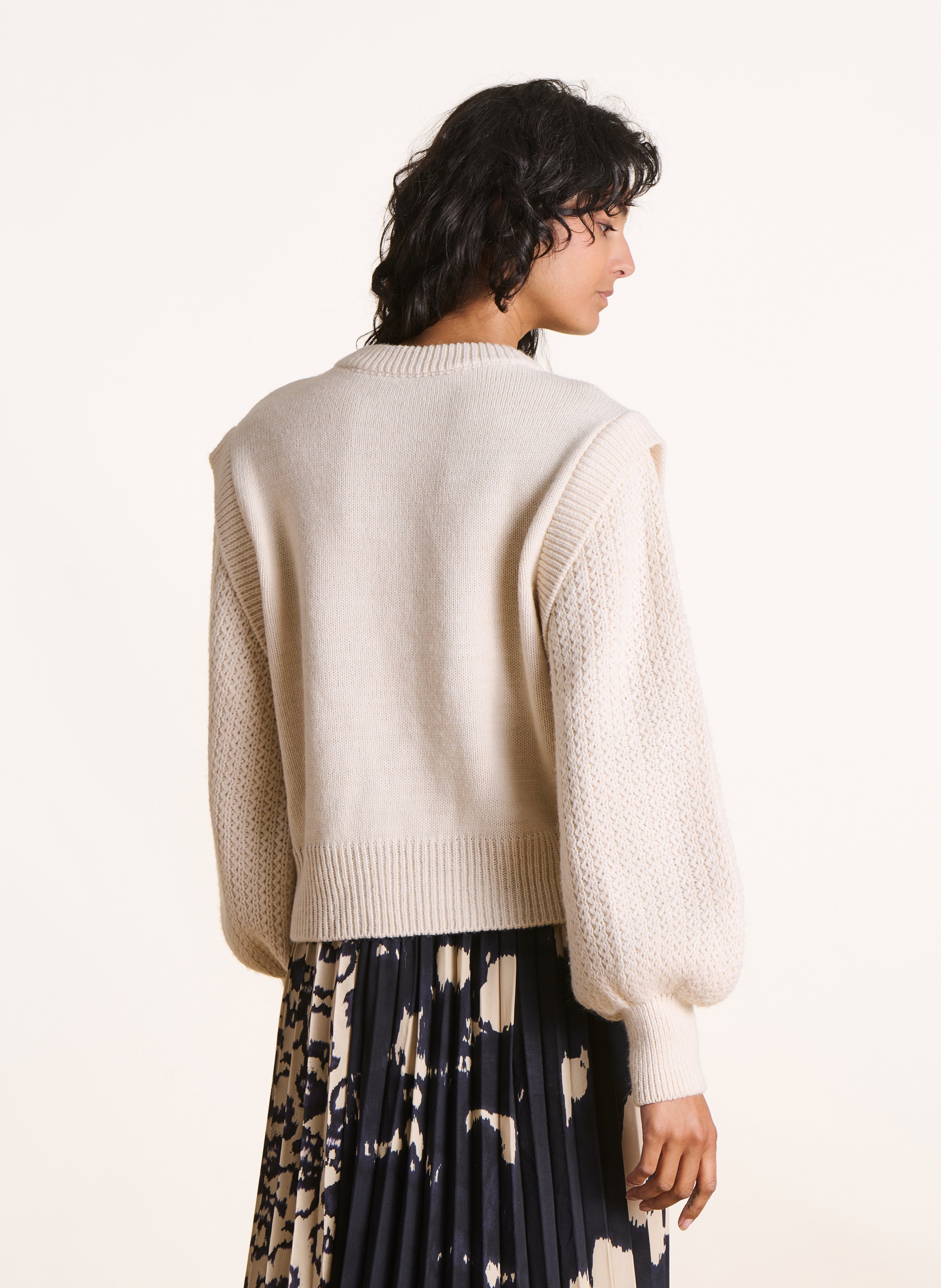 Weiter Rundhalsausschnitt-Pullover aus einfarbigem Strick. LA FEE MARABOUTEE Weiss