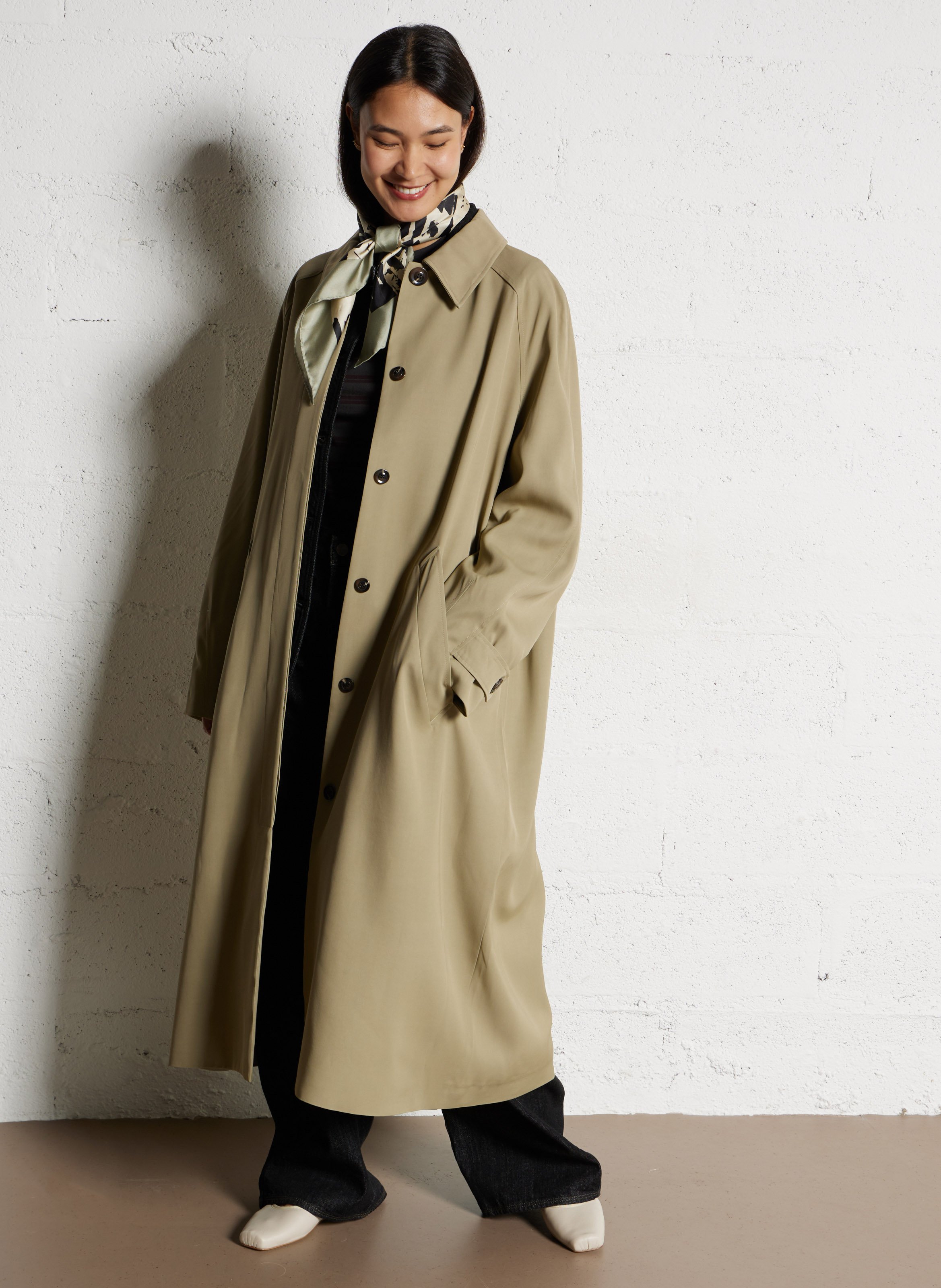 Lange wijde unikleurige trenchcoat SOEUR Groen