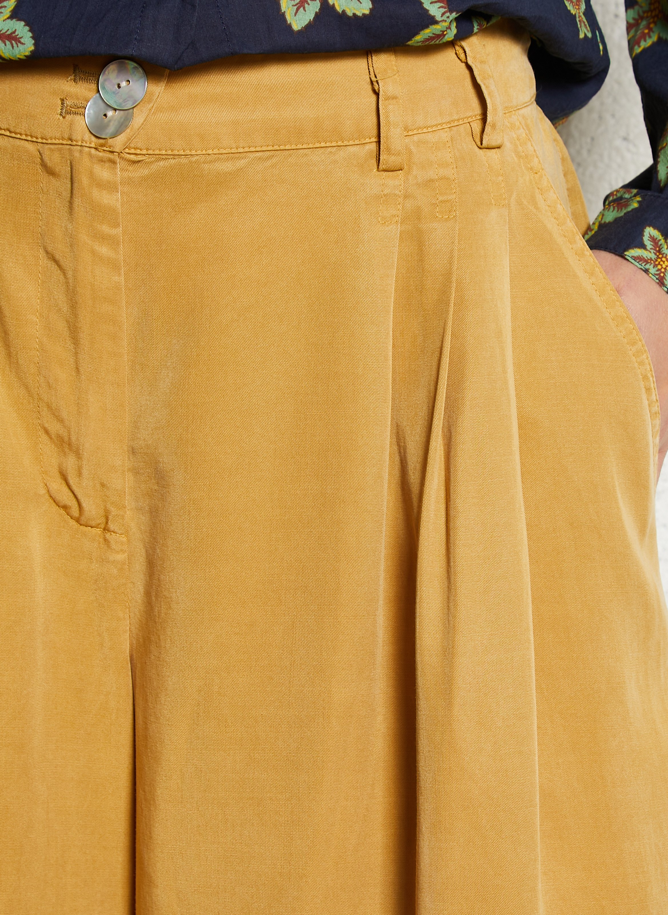 Fließende weite Hose NICE THINGS Gelb