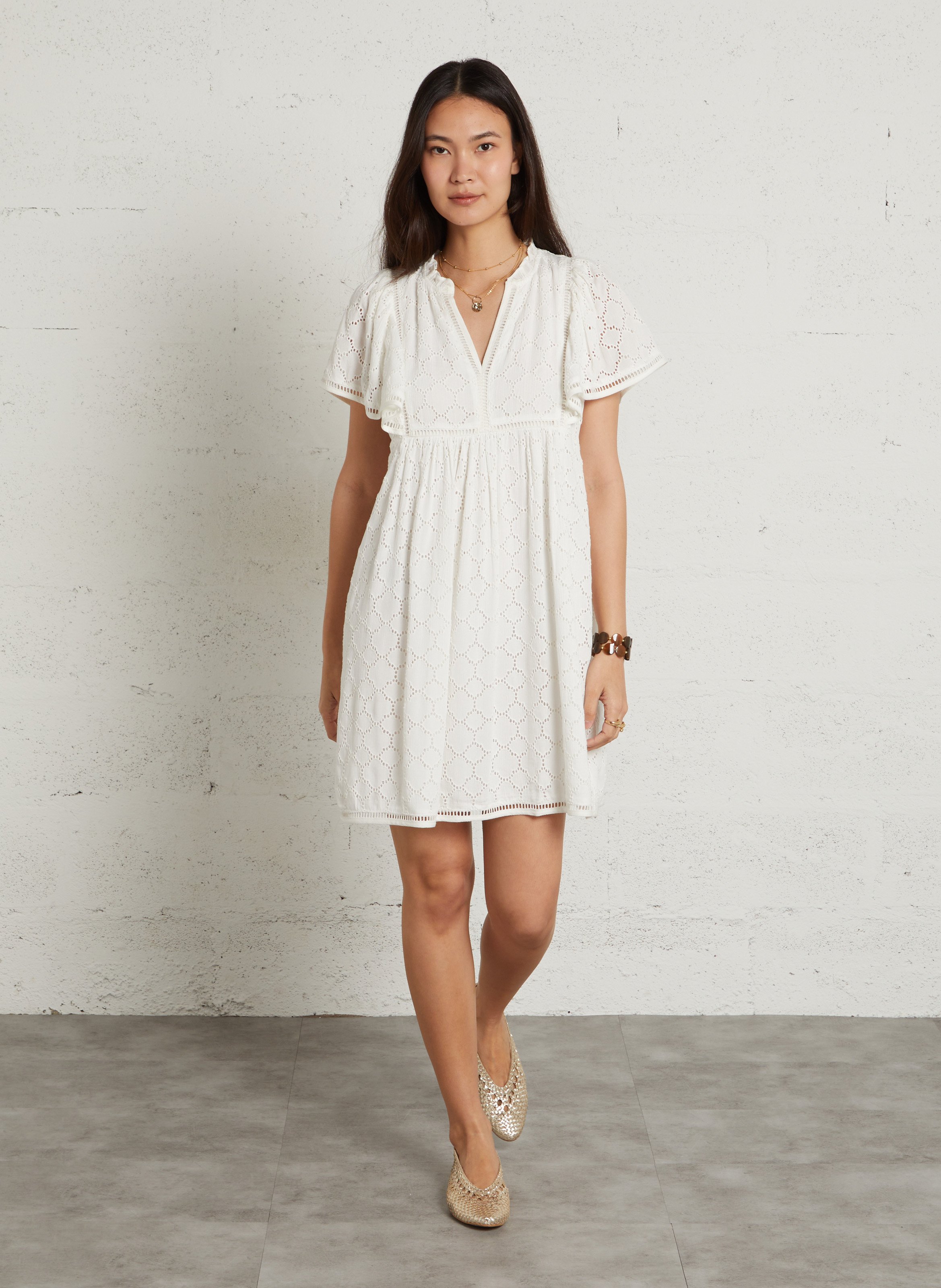 Jurk met Tunesische kraag en borduurwerk MAISON 123 Wit