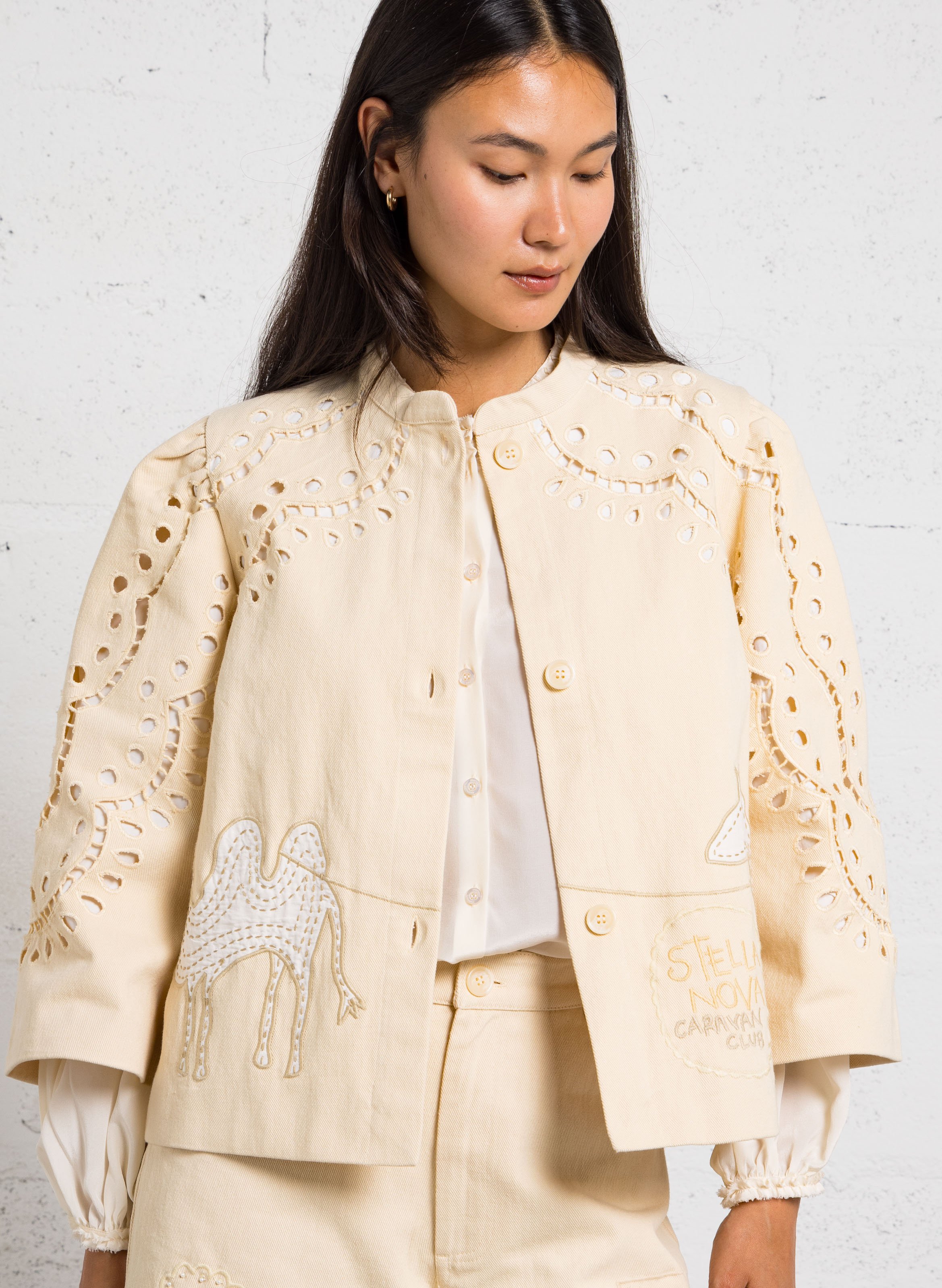 Rechte jas met ronde hals en borduursels STELLA NOVA Beige