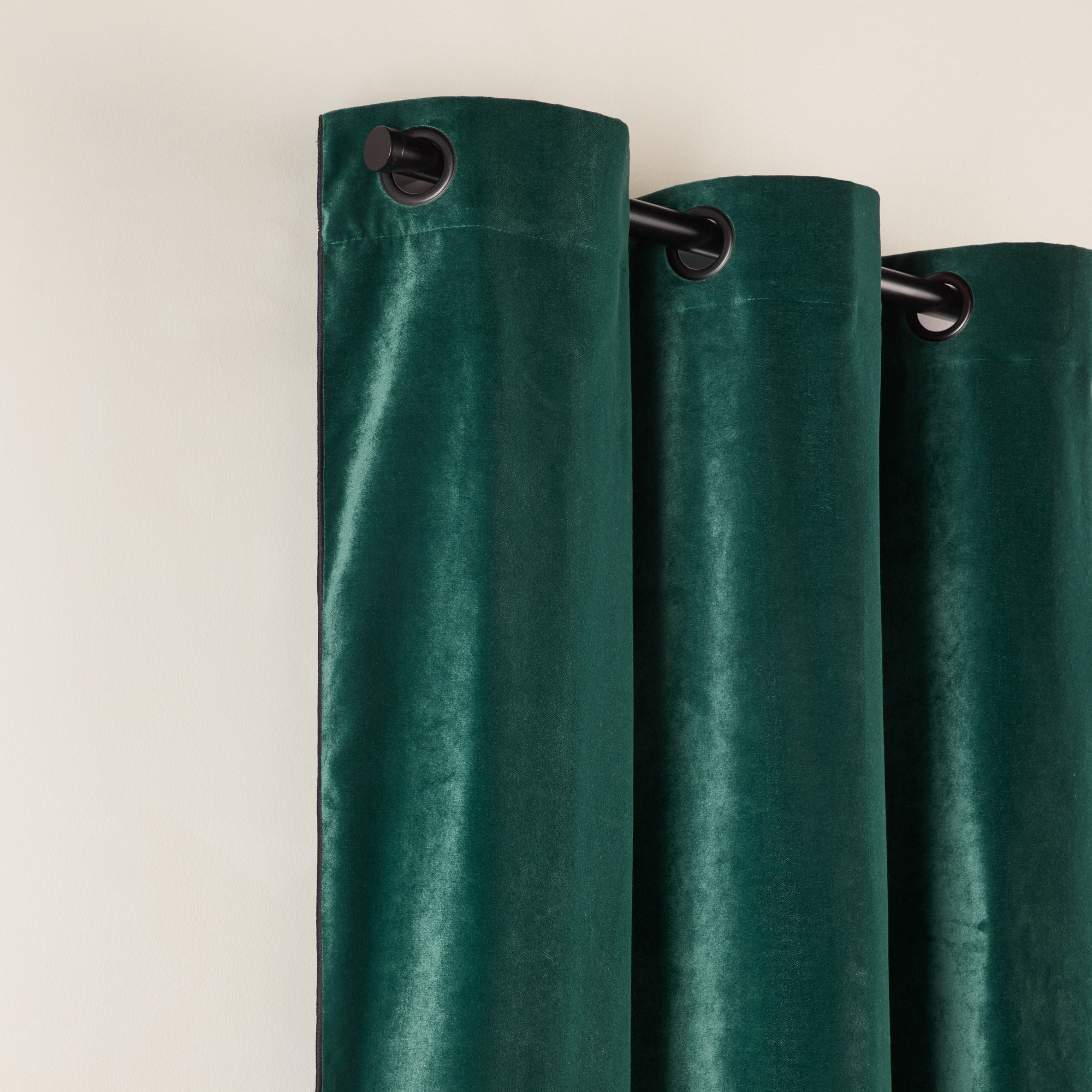 Curtain with black eyelets MADURA Green