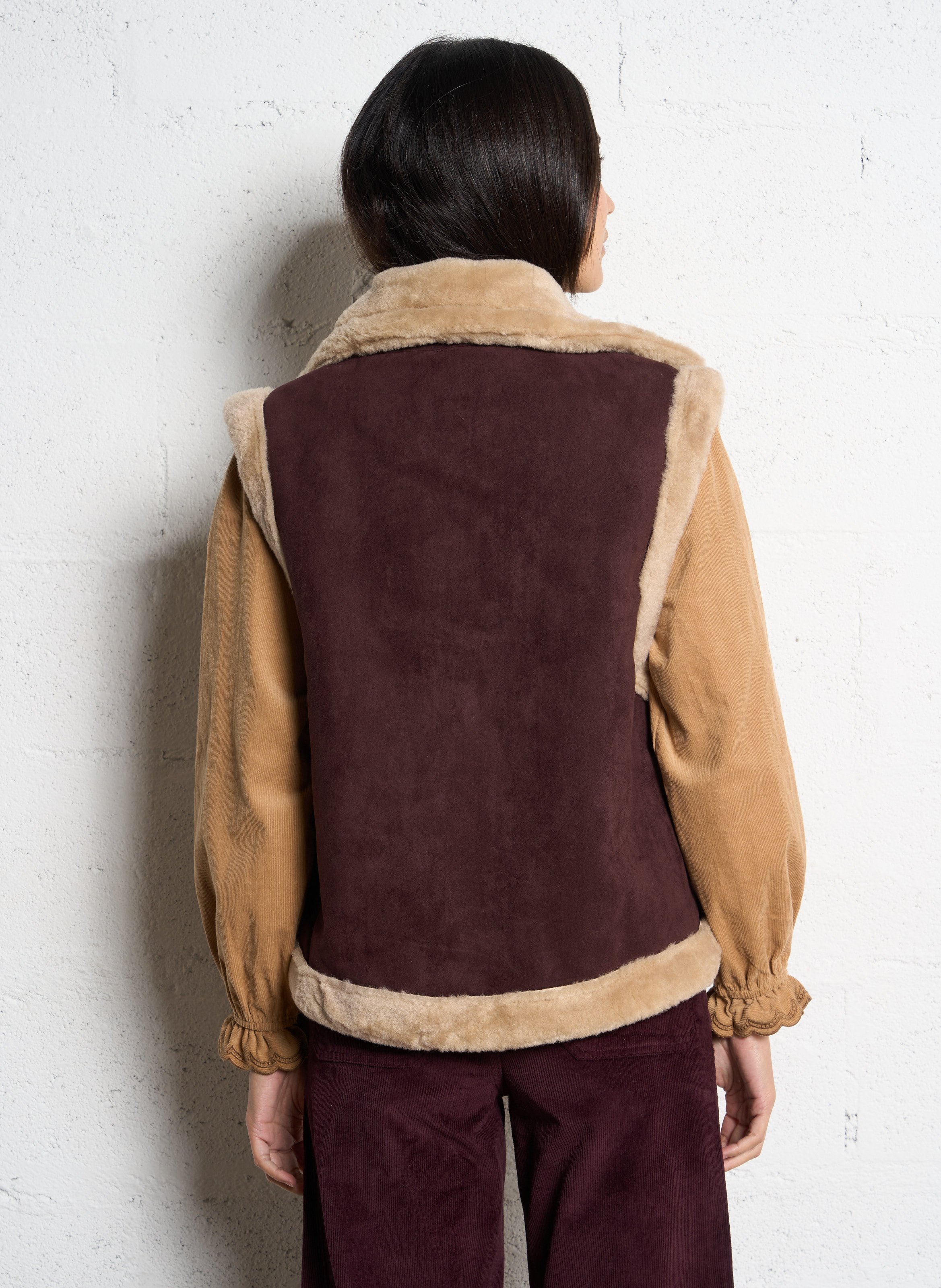 Gerade Jacke mit Stehkragen und zweifarbigen Materialien LA PETITE ETOILE Rot