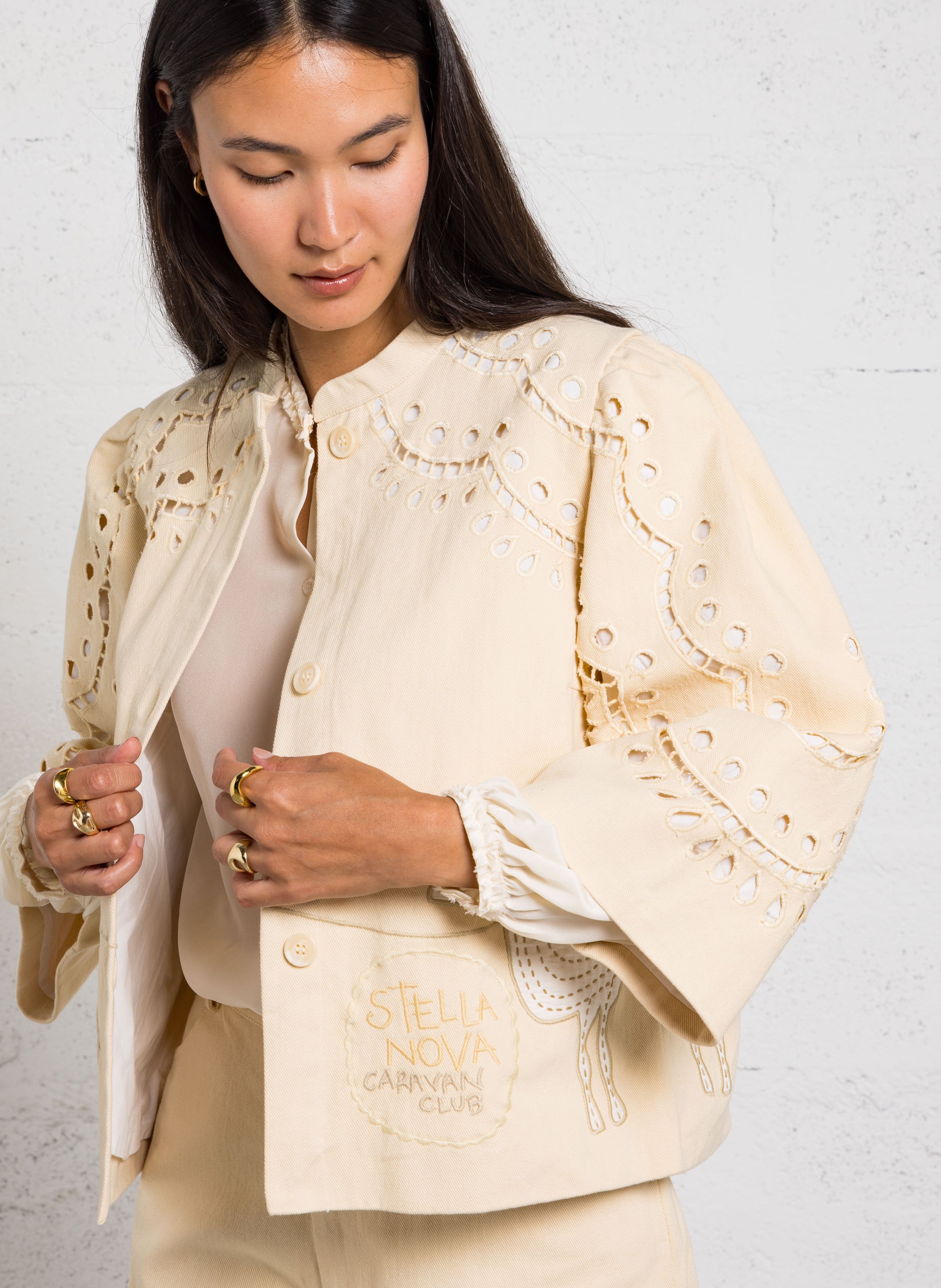 Rechte jas met ronde hals en borduursels STELLA NOVA Beige