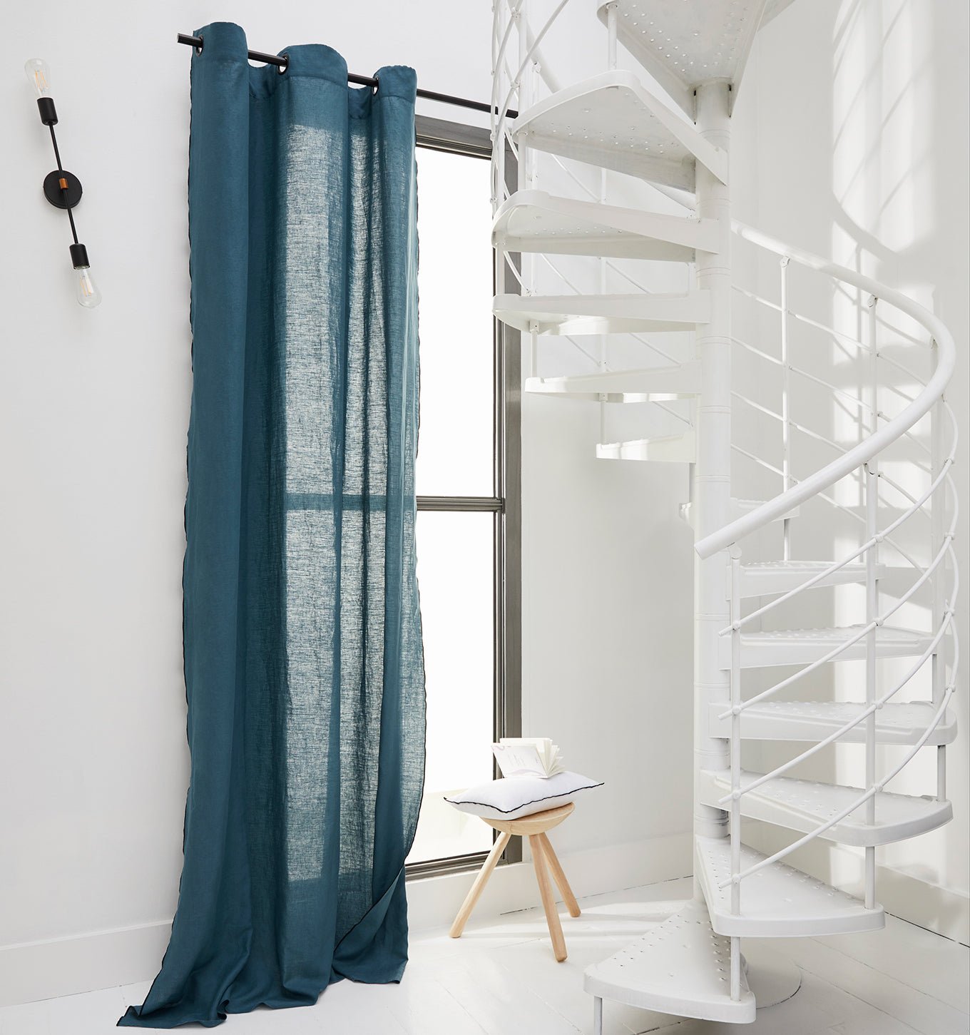 Curtain with black eyelets MADURA